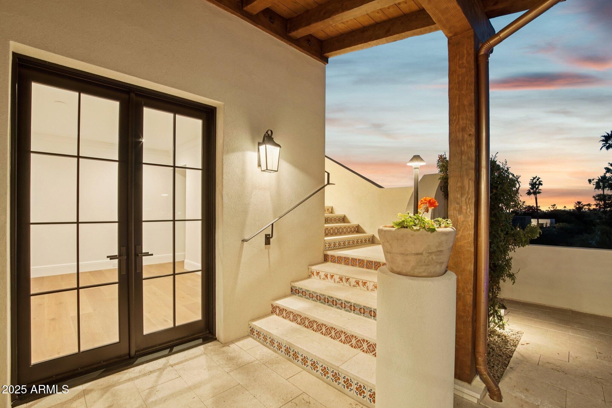 5830 N ECHO CANYON Lane