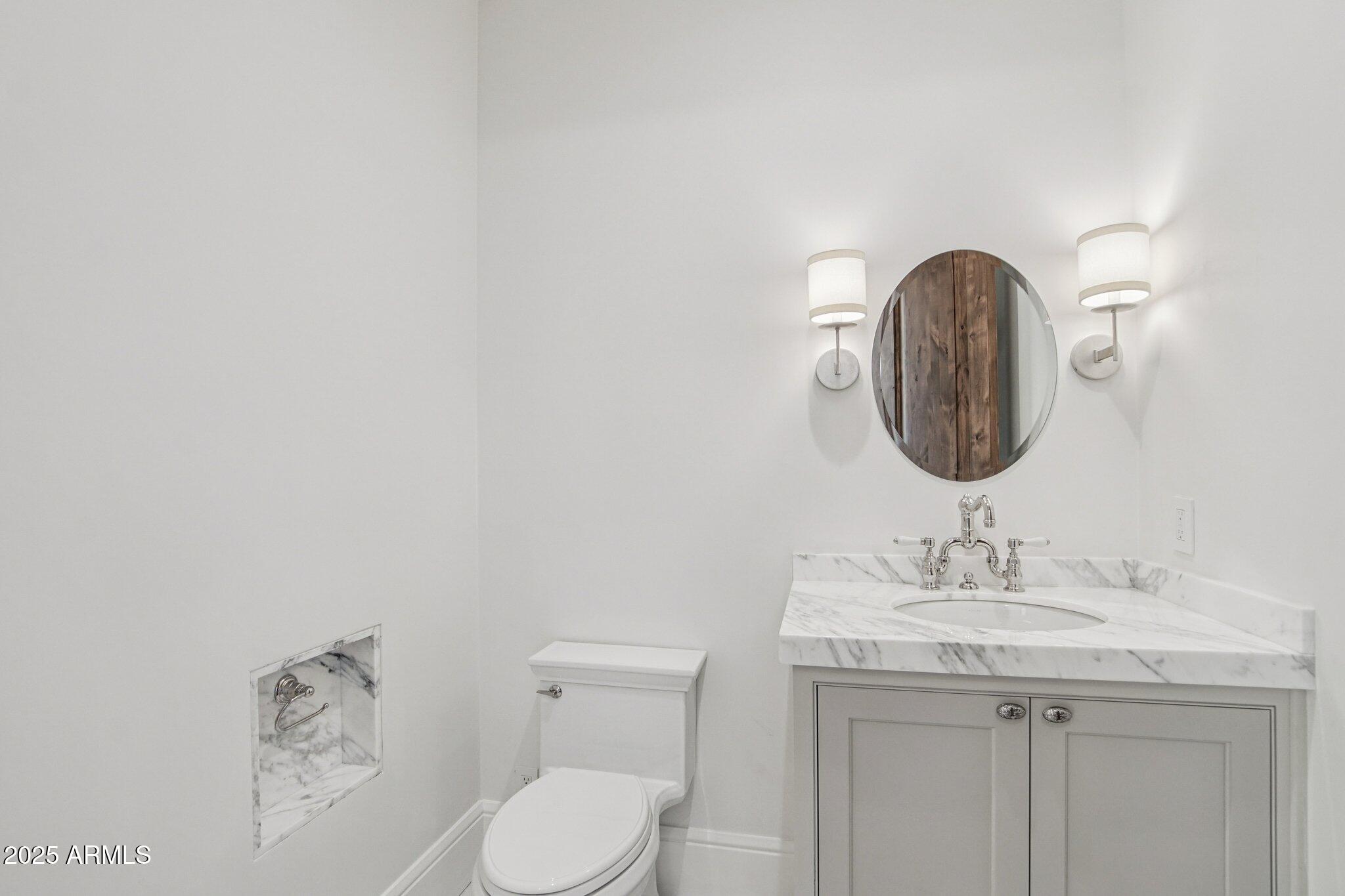 5830 N ECHO CANYON Lane