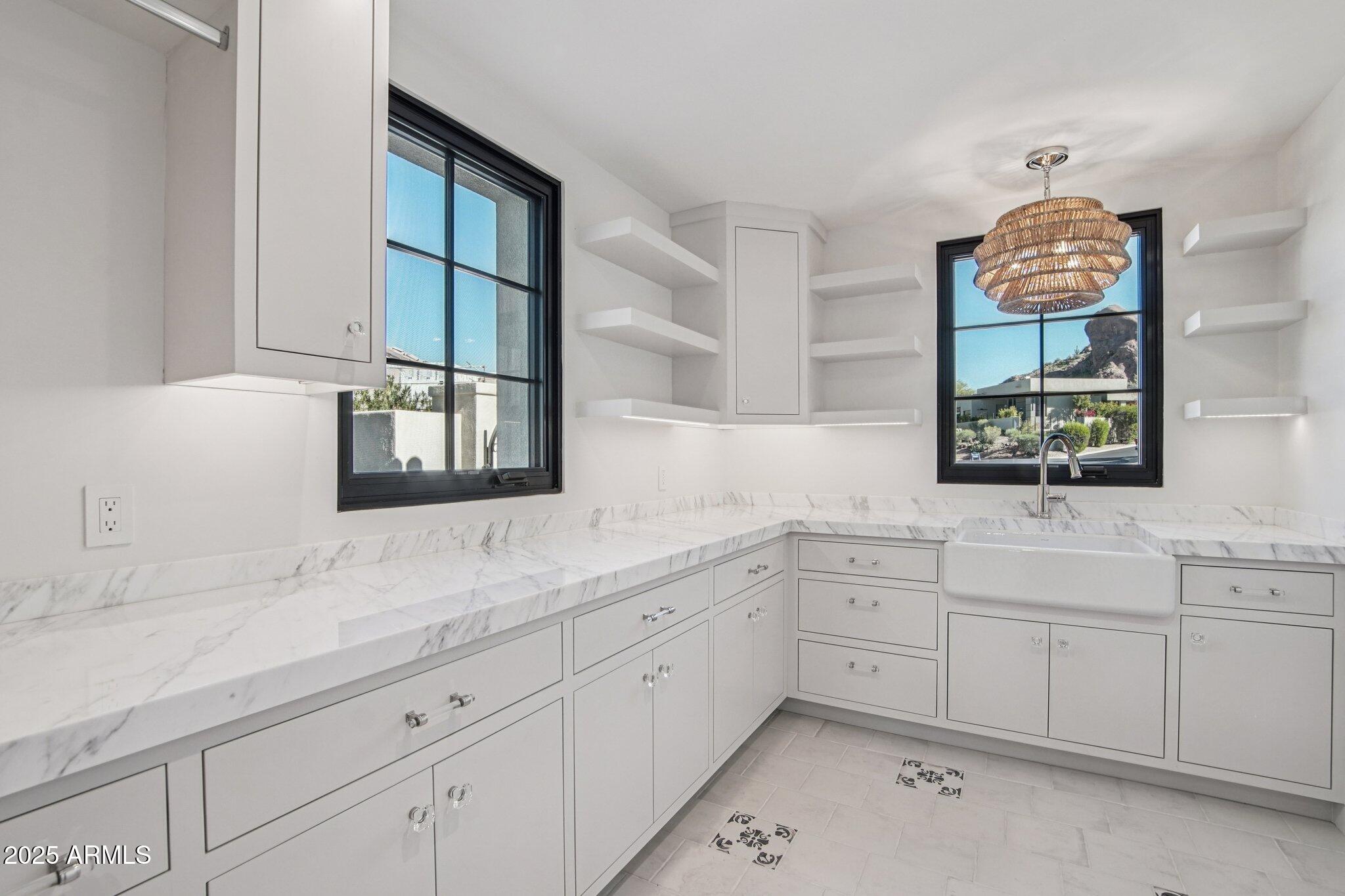 5830 N ECHO CANYON Lane