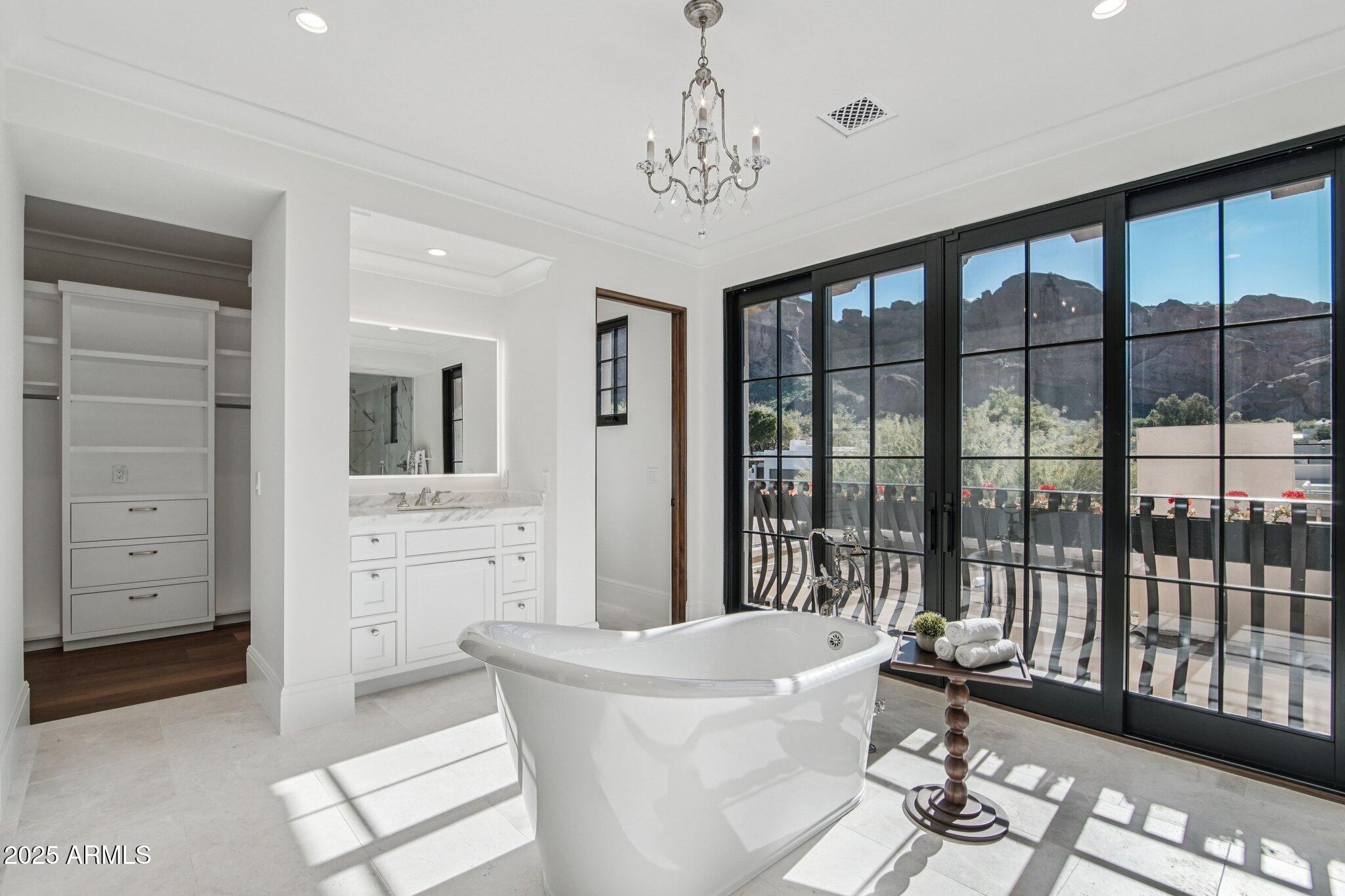 5830 N ECHO CANYON Lane