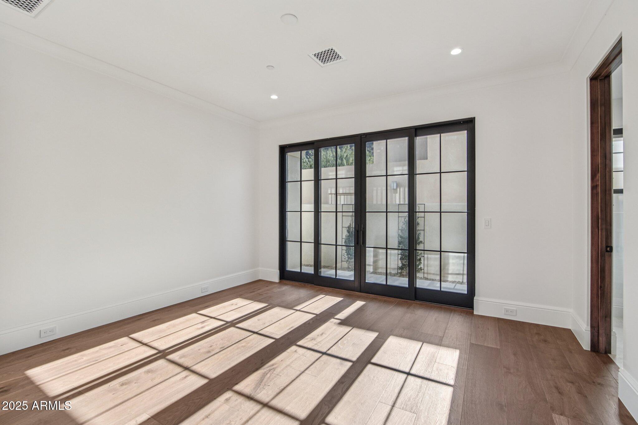 5830 N ECHO CANYON Lane