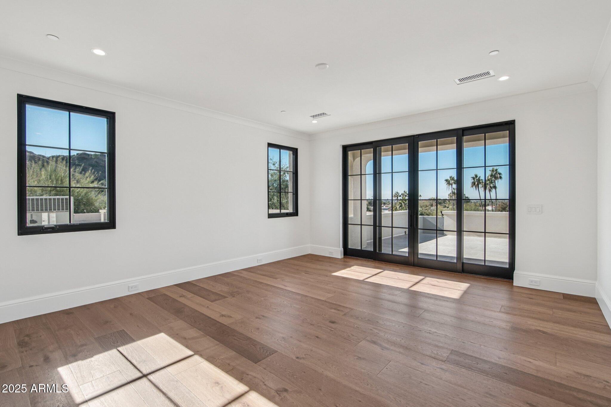 5830 N ECHO CANYON Lane