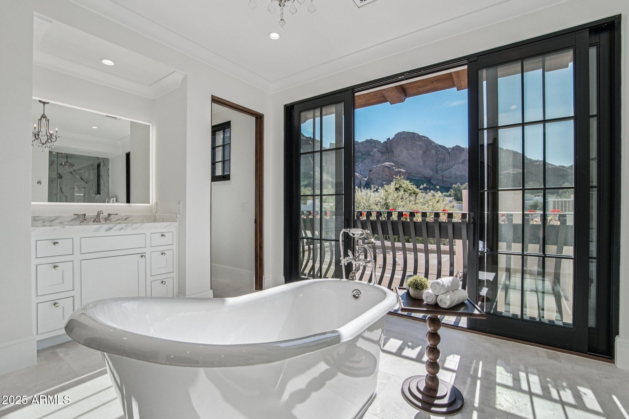 5830 N ECHO CANYON Lane