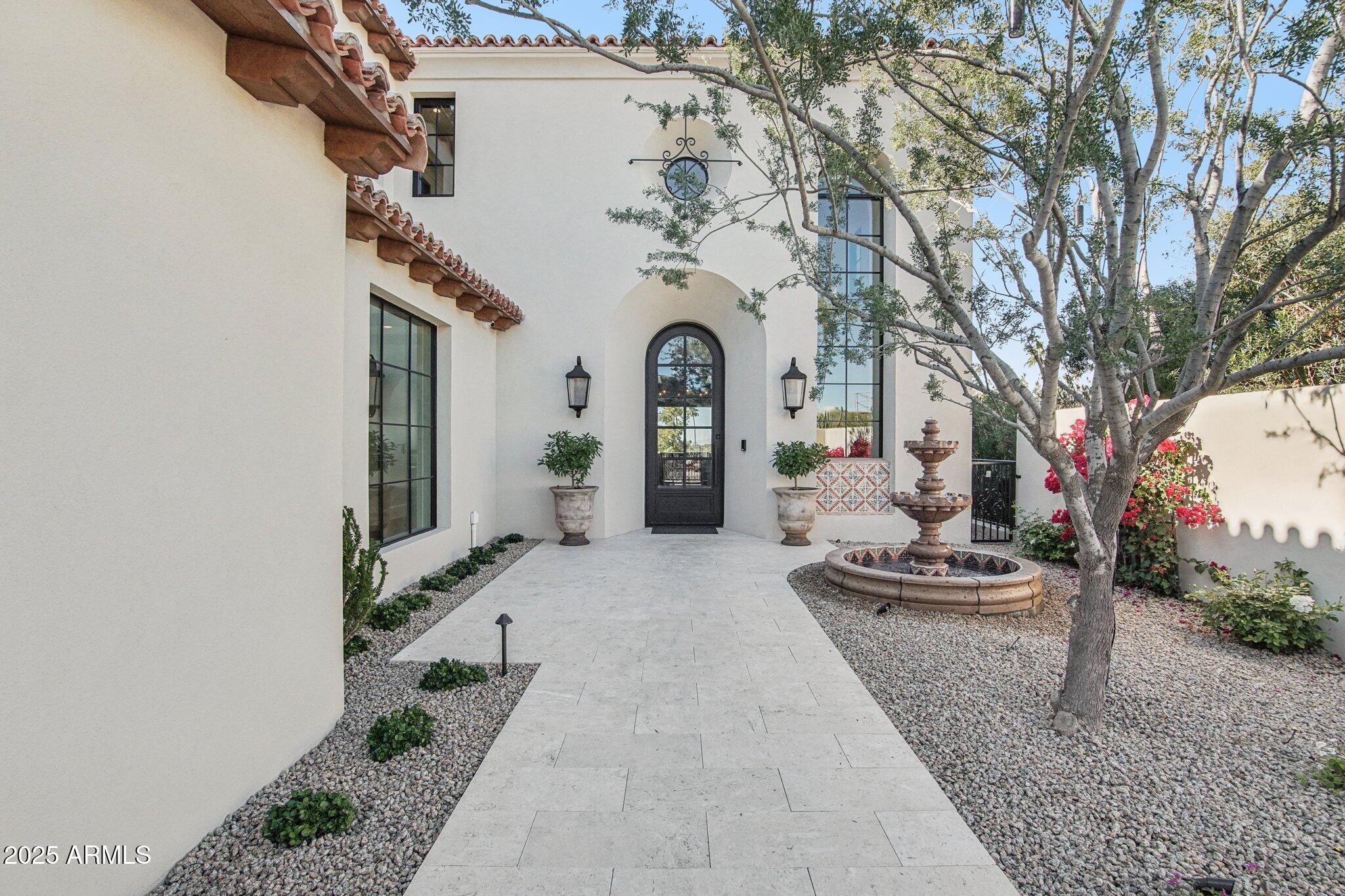 5830 N ECHO CANYON Lane