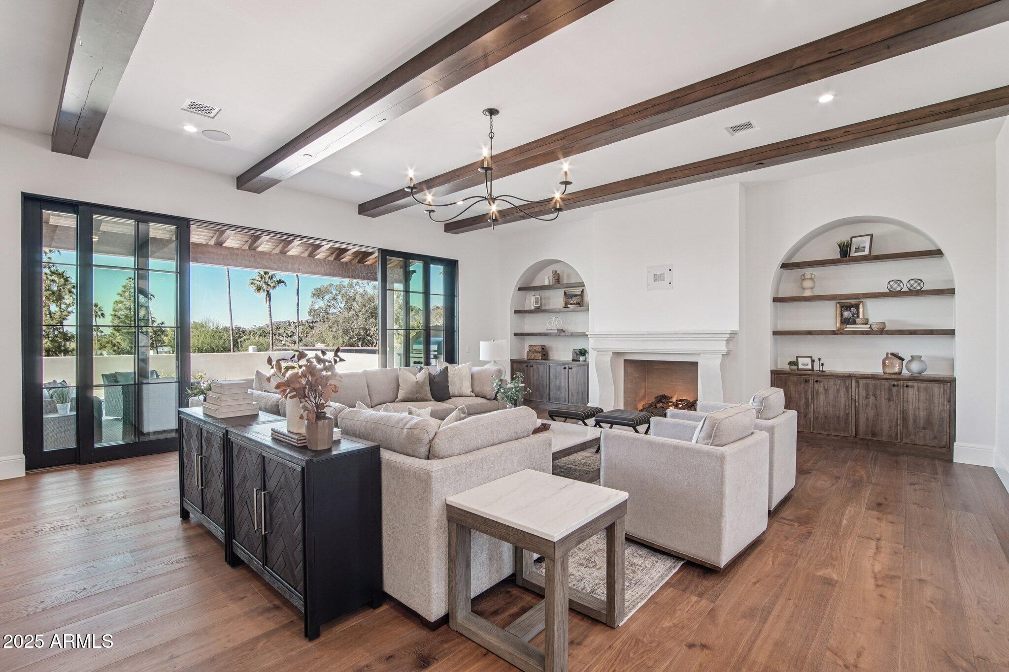 5830 N ECHO CANYON Lane