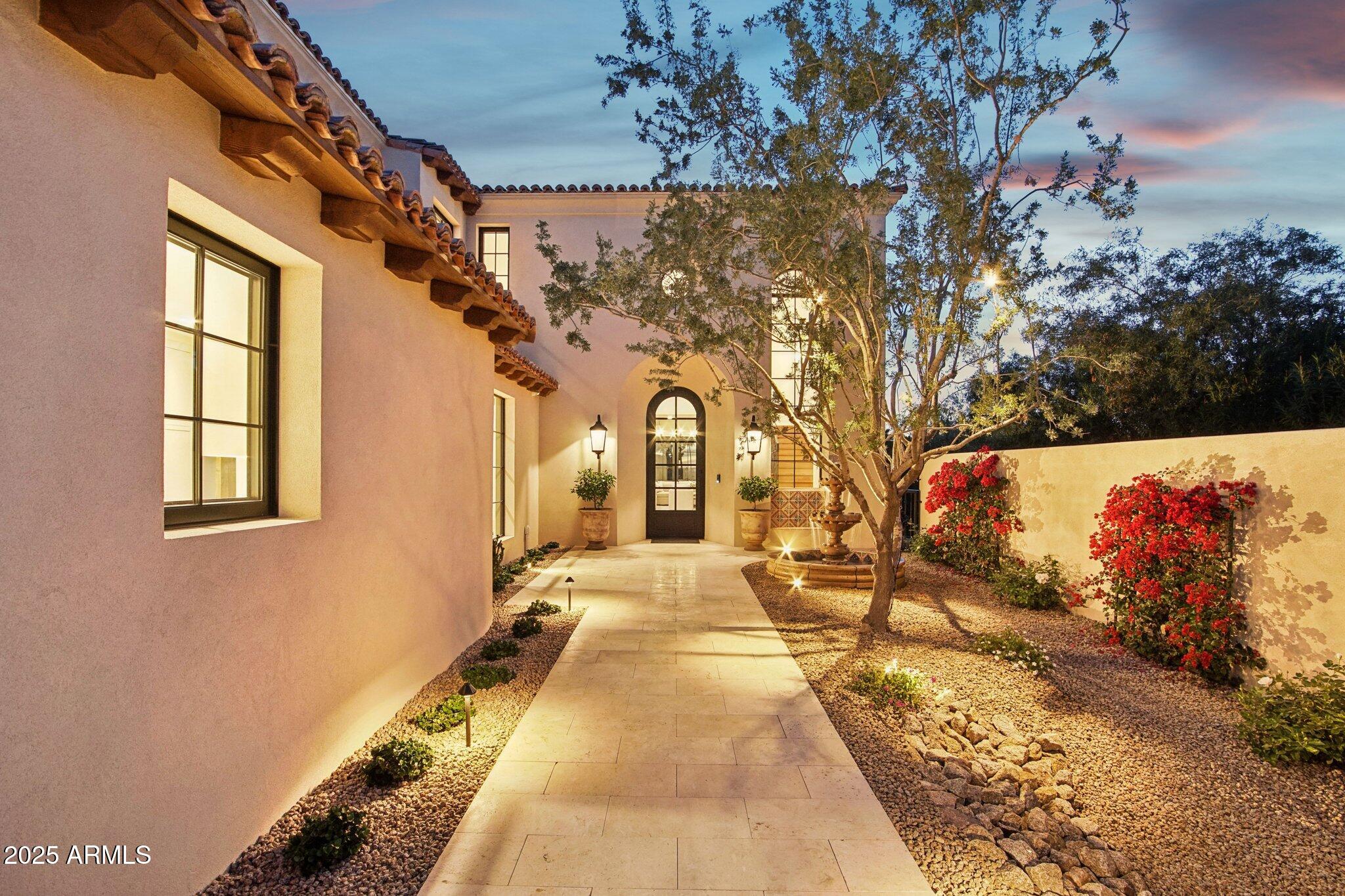 5830 N ECHO CANYON Lane