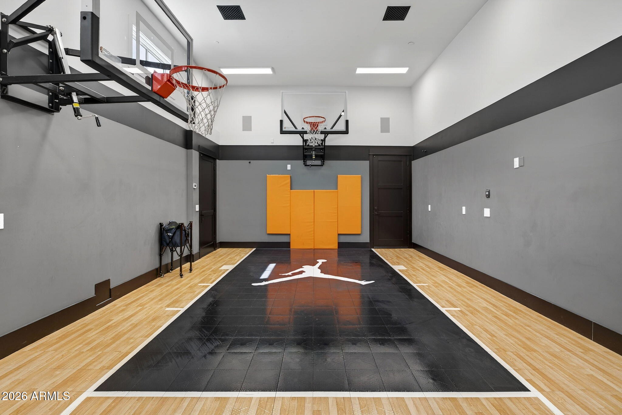 5617 E MONTECITO Avenue