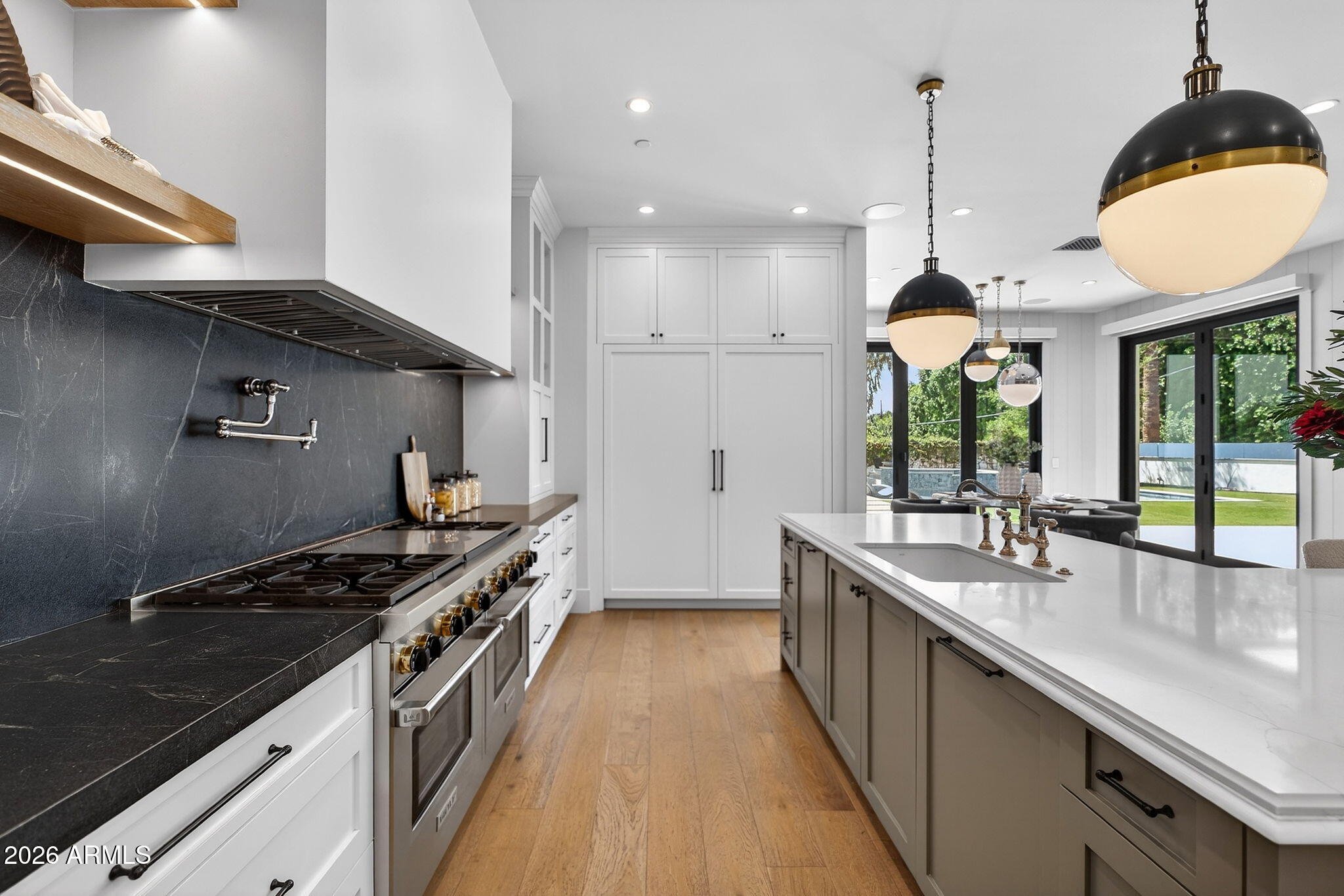 5617 E MONTECITO Avenue