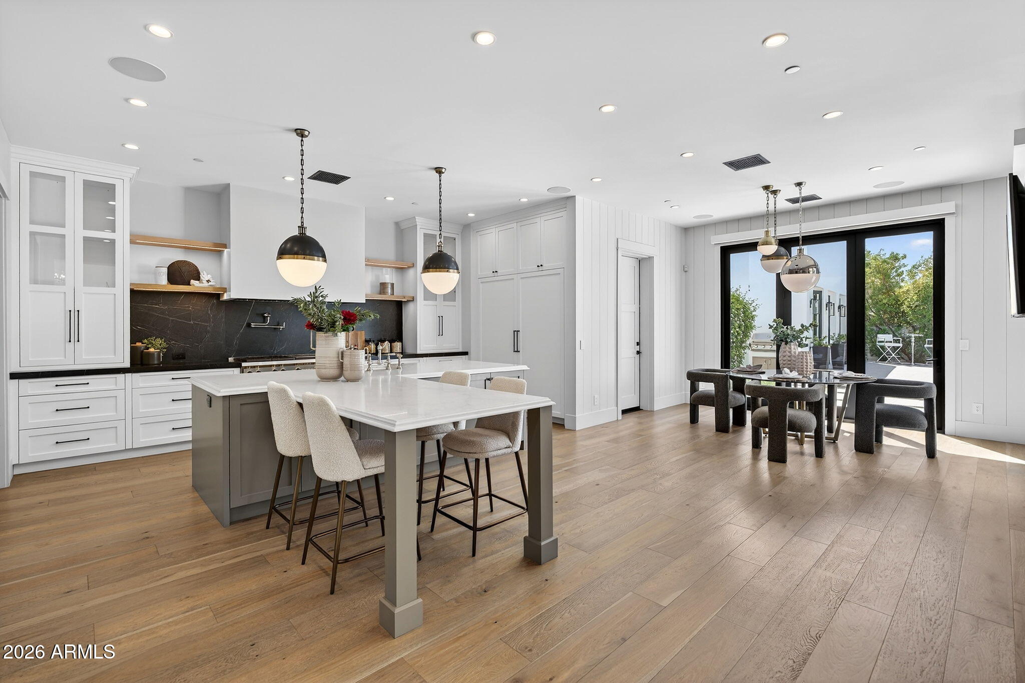 5617 E MONTECITO Avenue