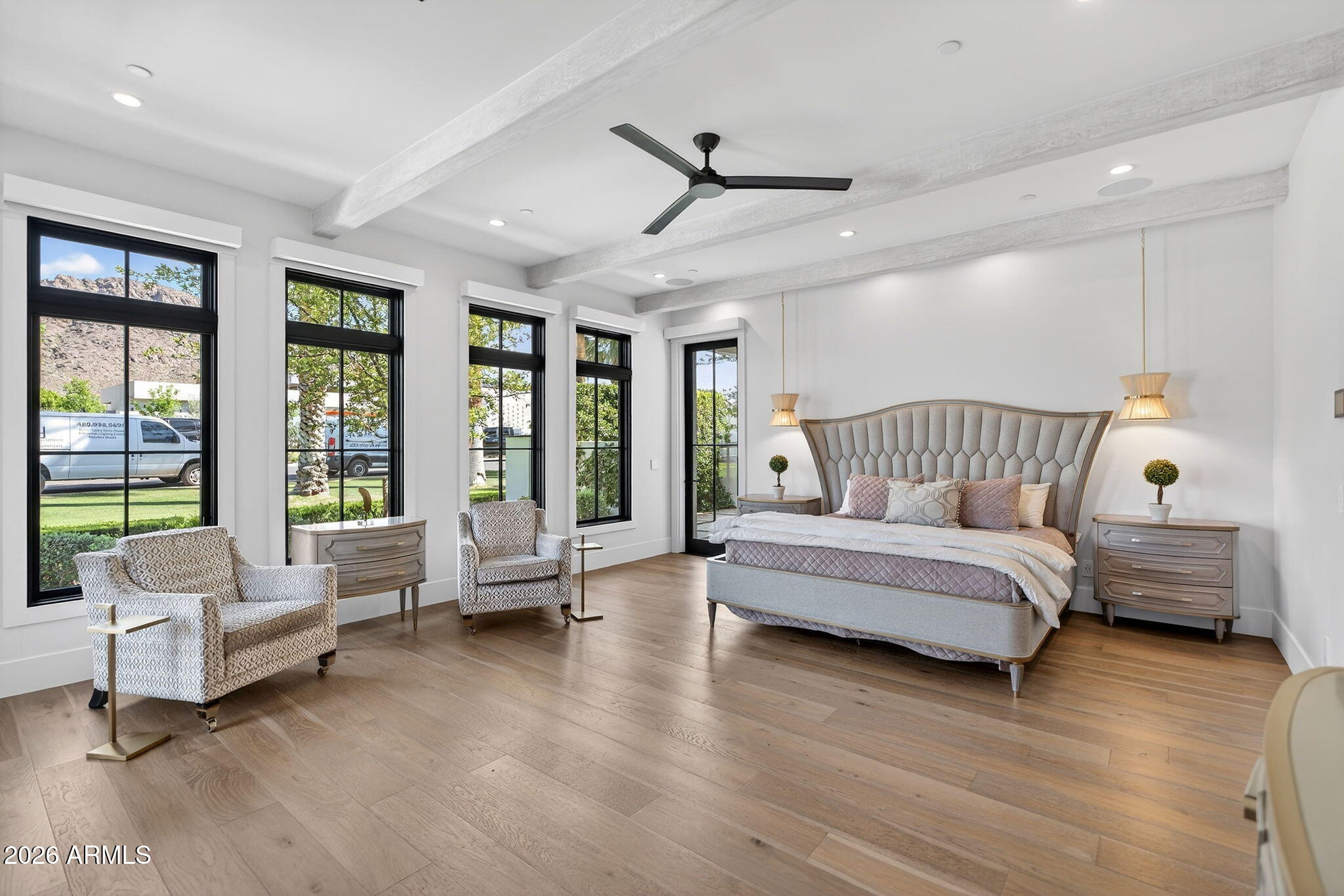 5617 E MONTECITO Avenue