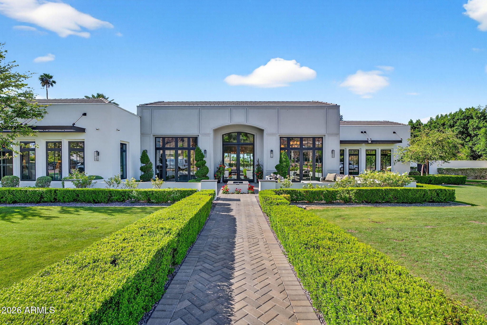 5617 E MONTECITO Avenue