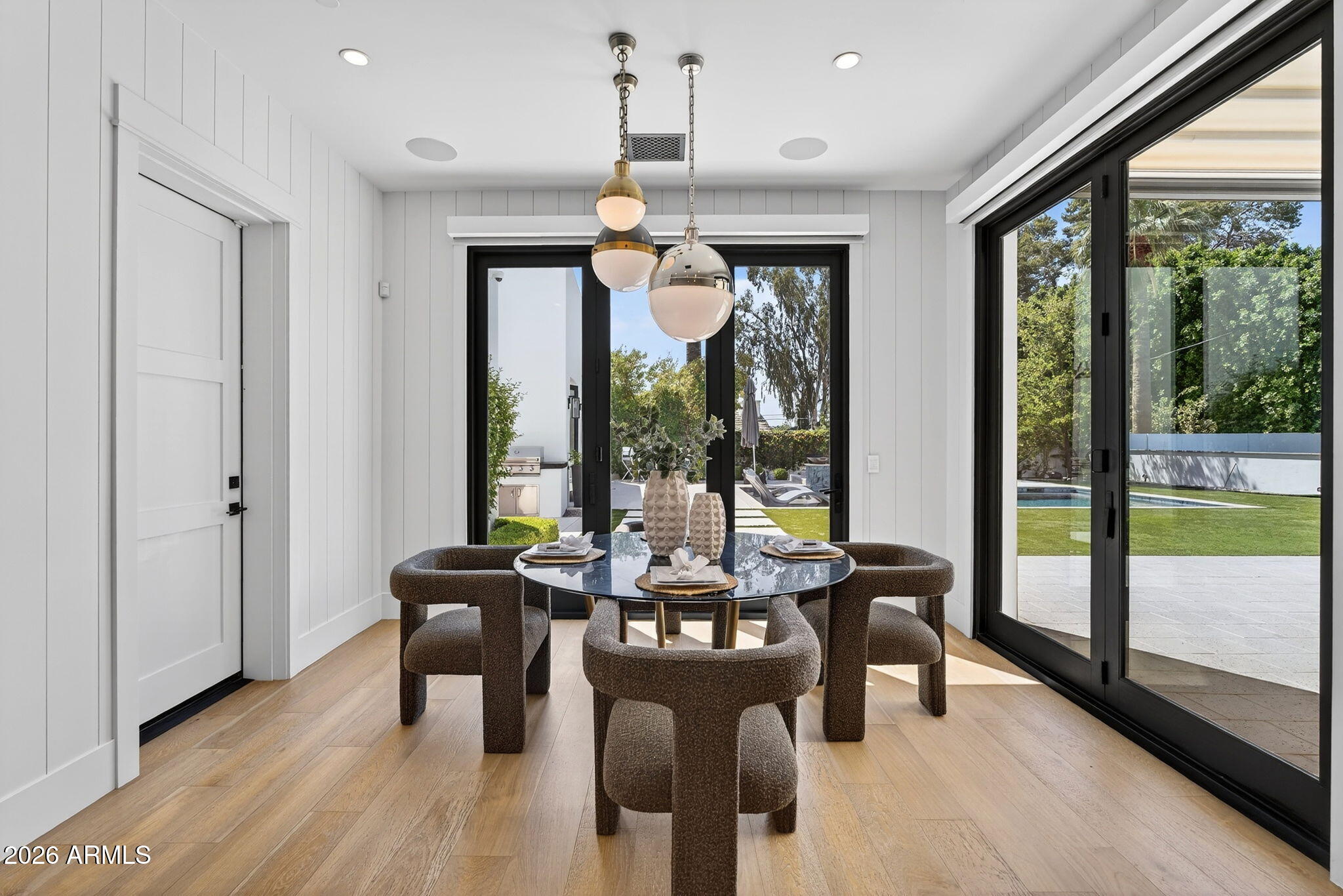 5617 E MONTECITO Avenue