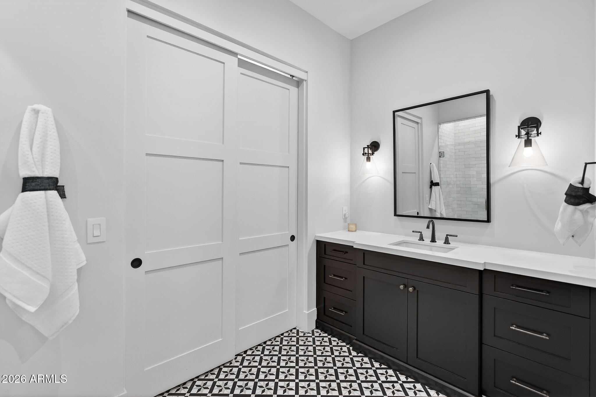 5617 E MONTECITO Avenue