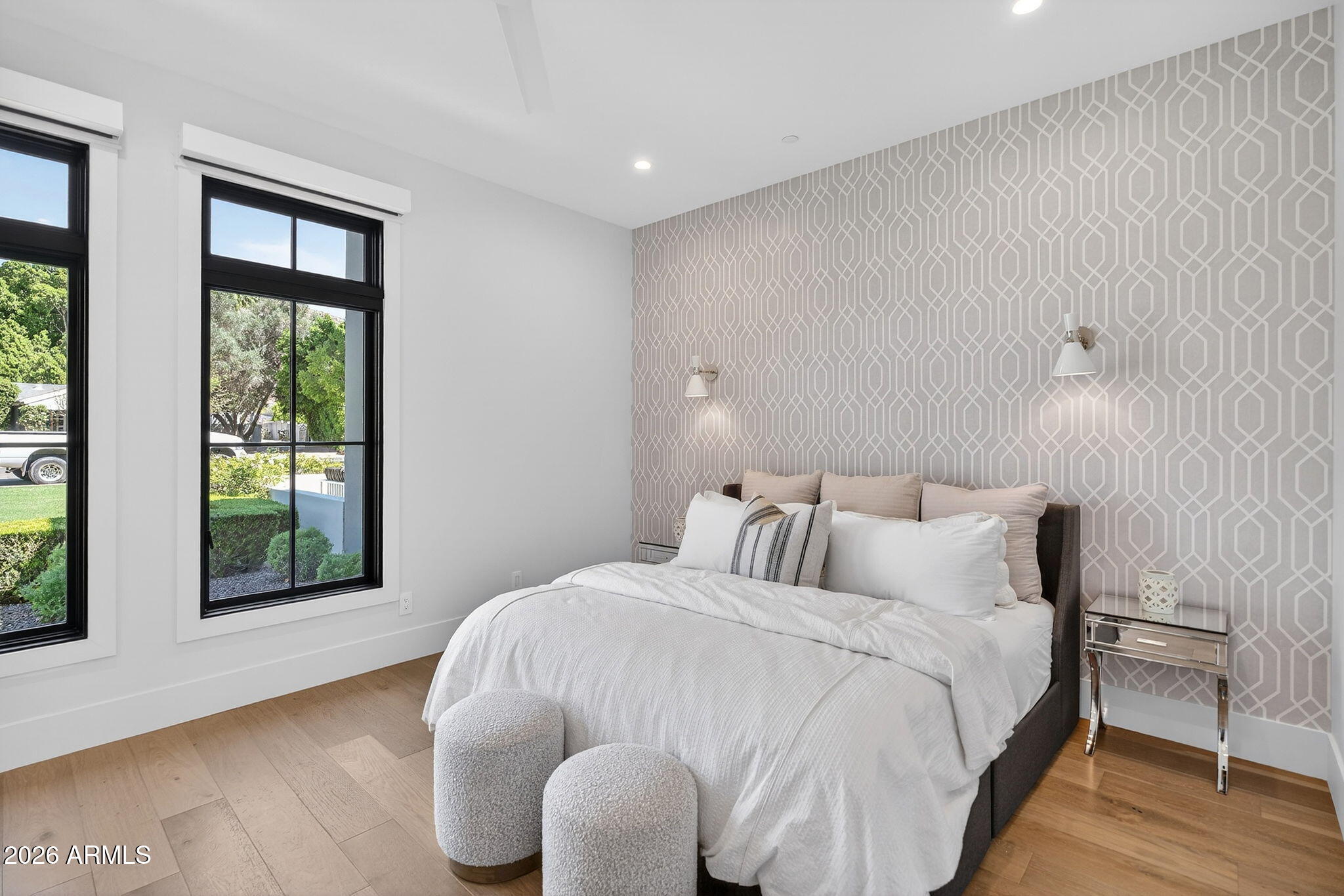 5617 E MONTECITO Avenue