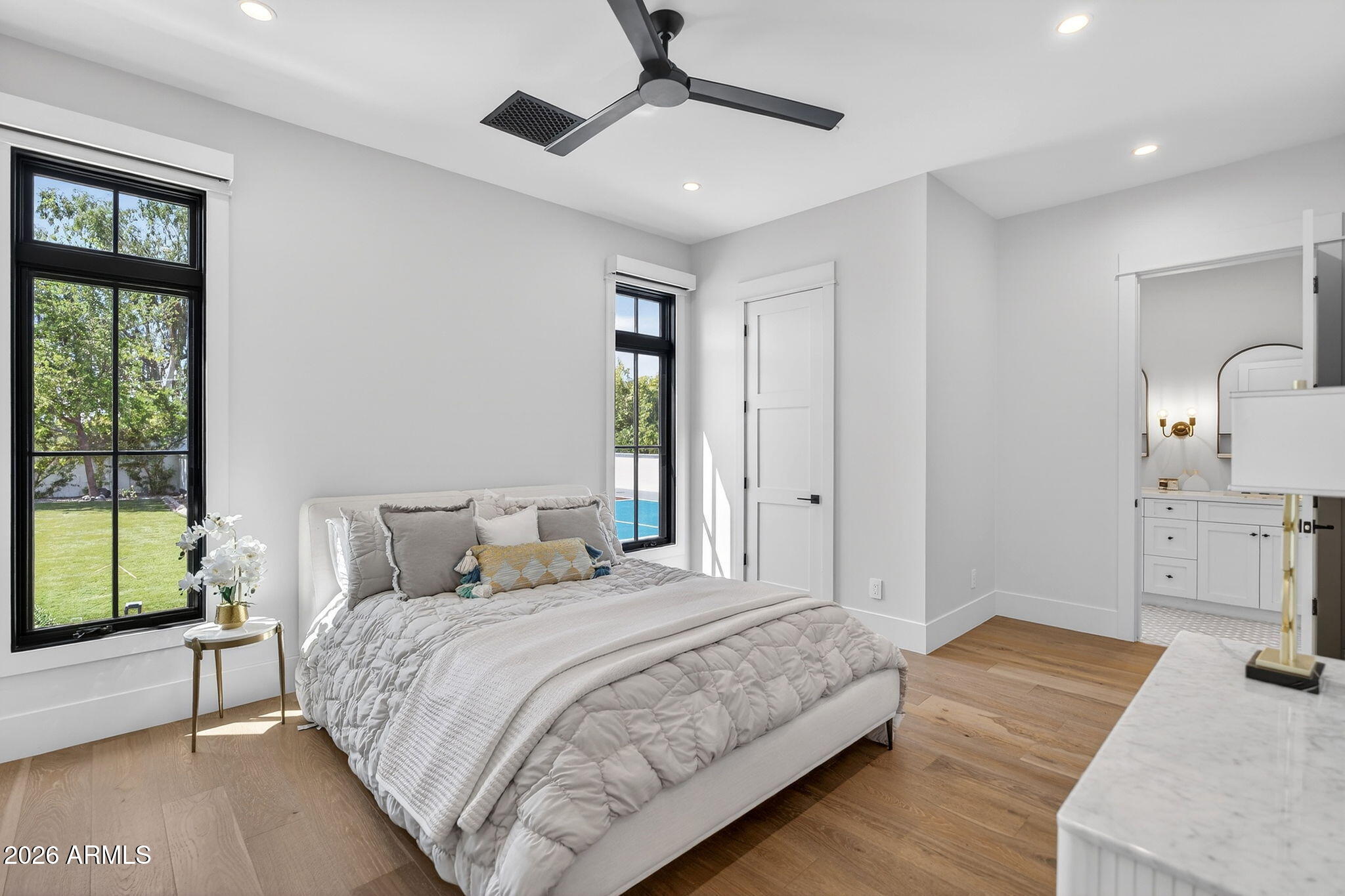 5617 E MONTECITO Avenue