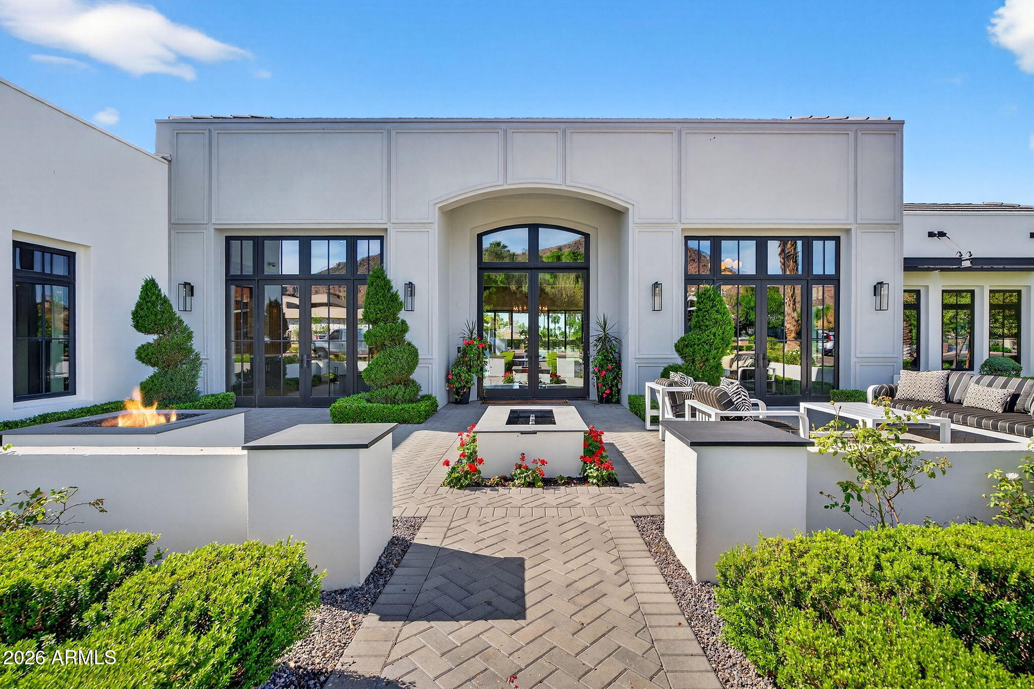 5617 E MONTECITO Avenue