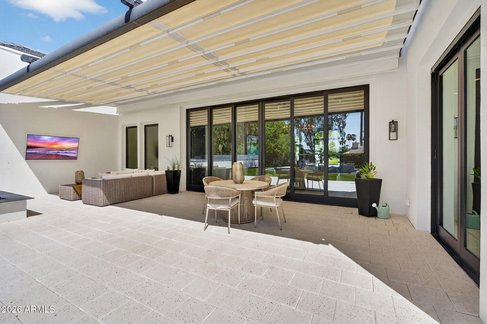 5617 E MONTECITO Avenue