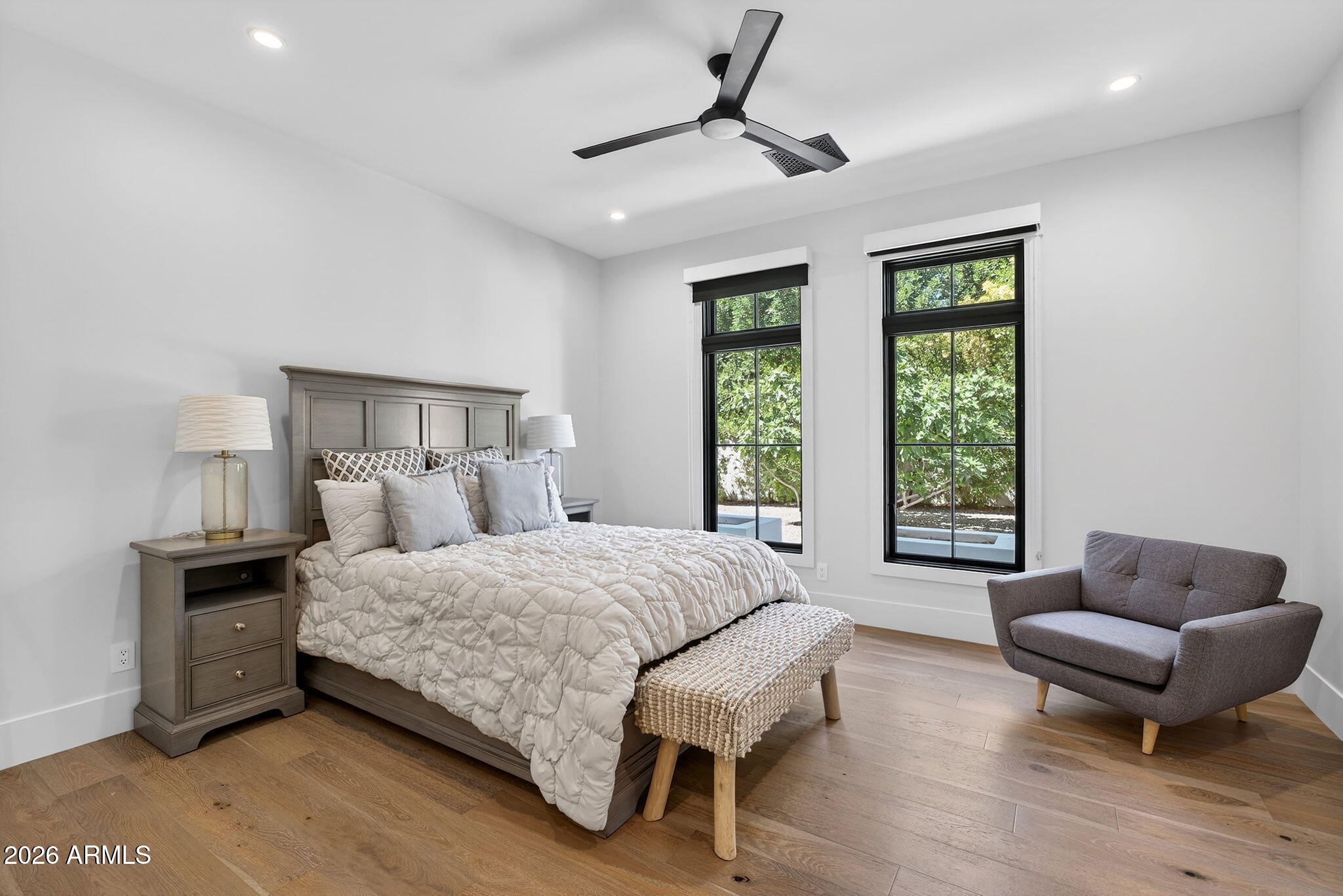 5617 E MONTECITO Avenue