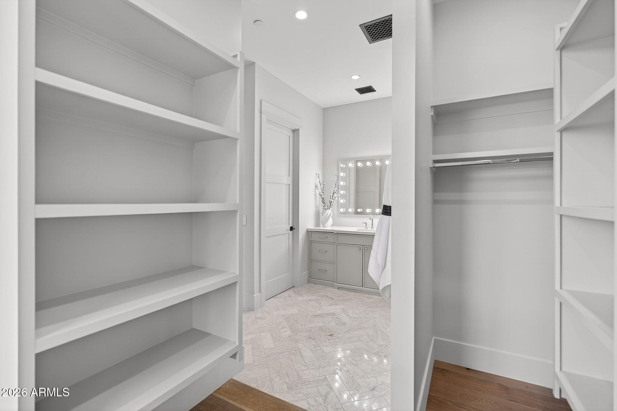 5617 E MONTECITO Avenue