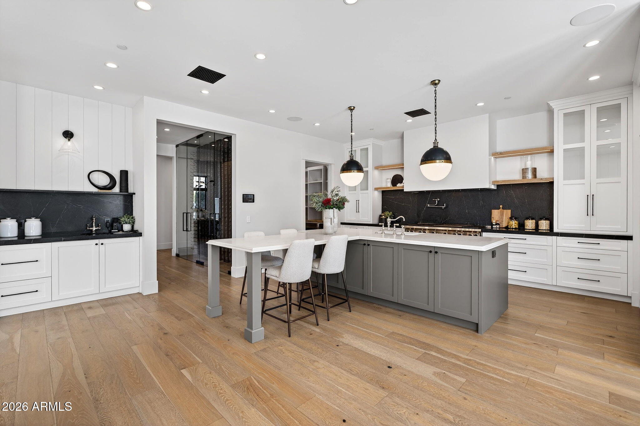 5617 E MONTECITO Avenue