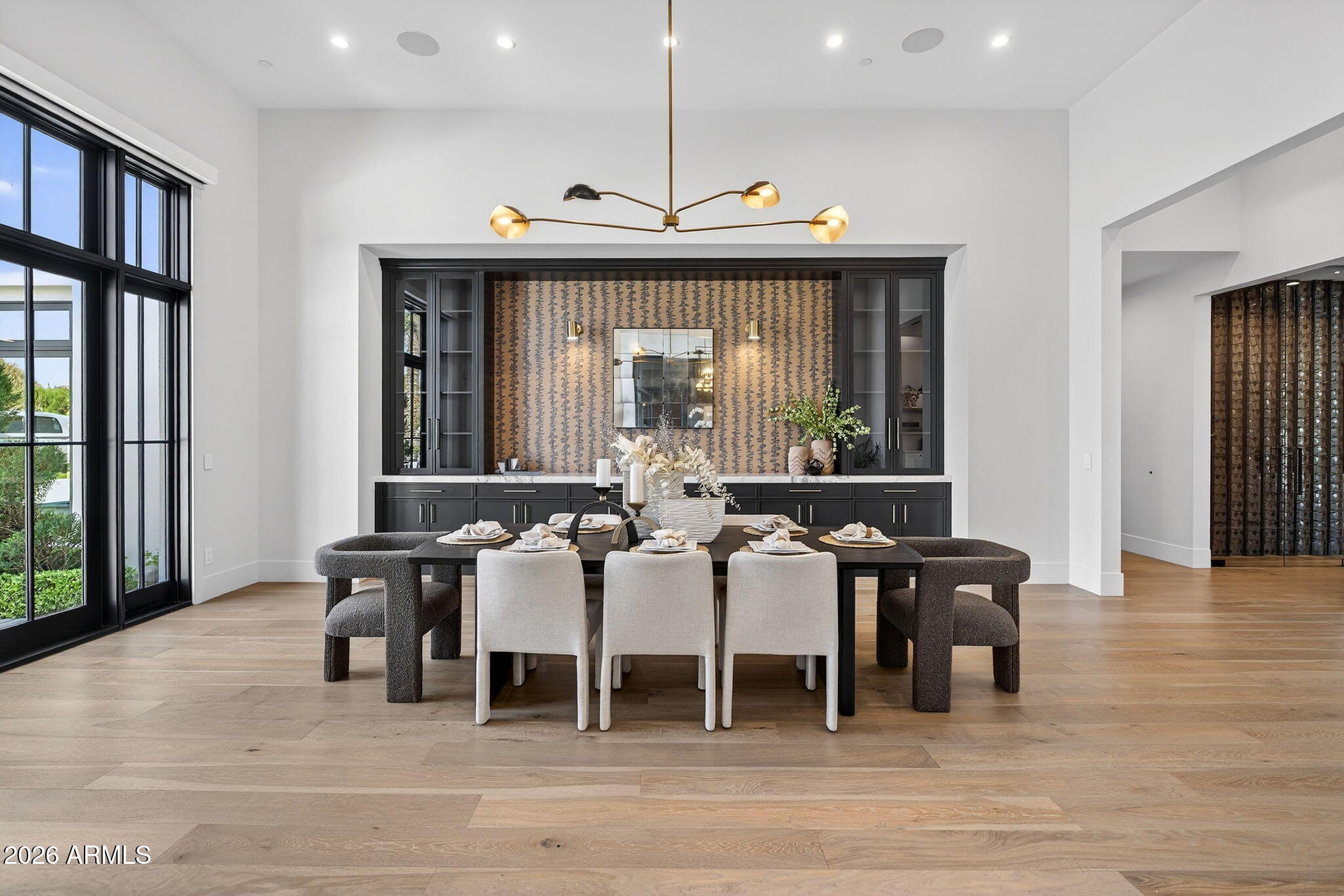 5617 E MONTECITO Avenue