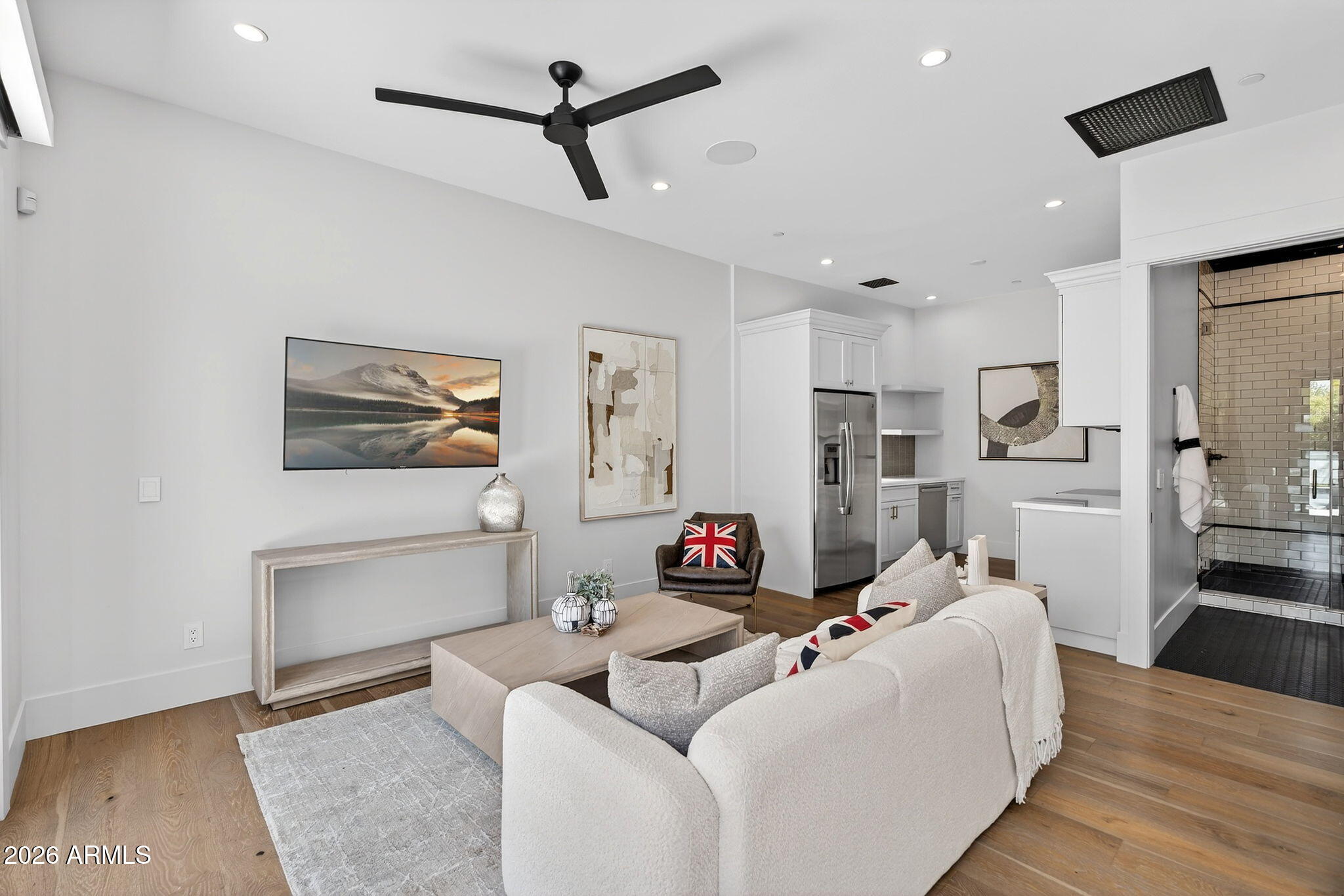 5617 E MONTECITO Avenue