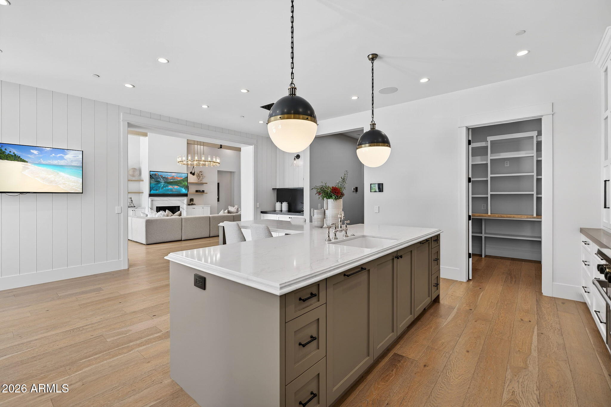 5617 E MONTECITO Avenue