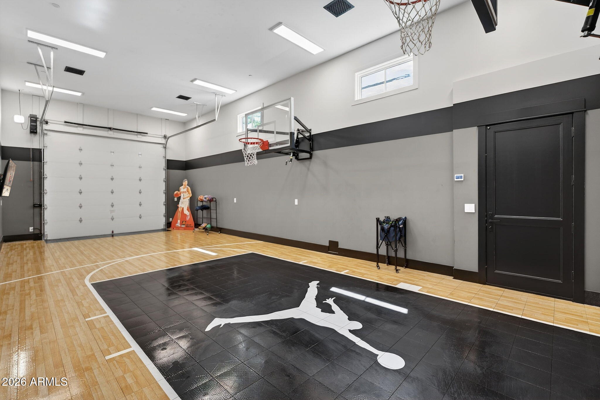 5617 E MONTECITO Avenue