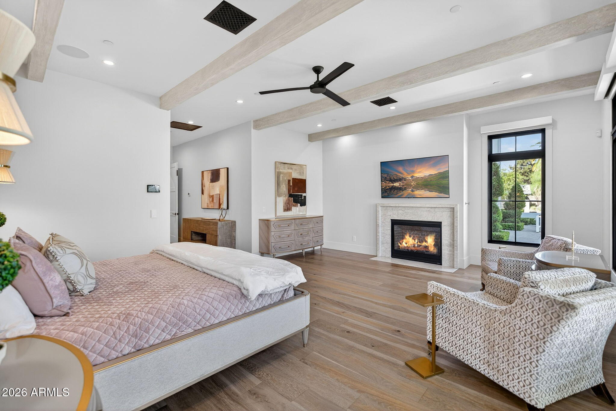 5617 E MONTECITO Avenue