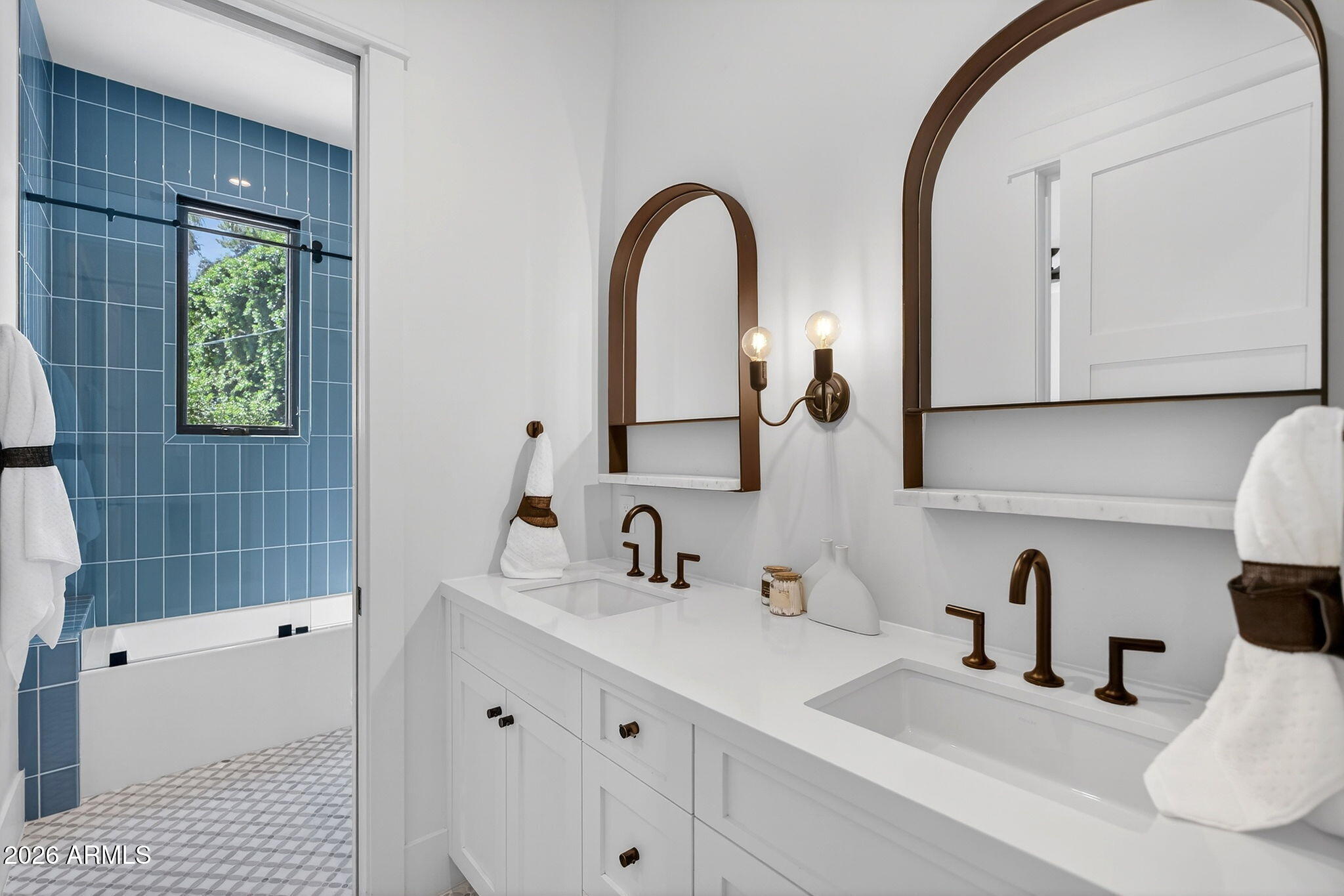 5617 E MONTECITO Avenue