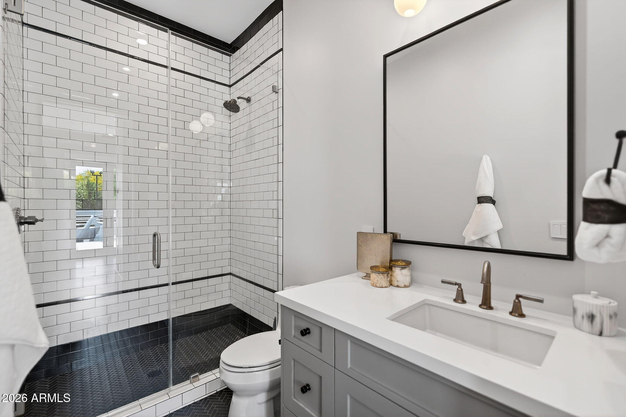 5617 E MONTECITO Avenue