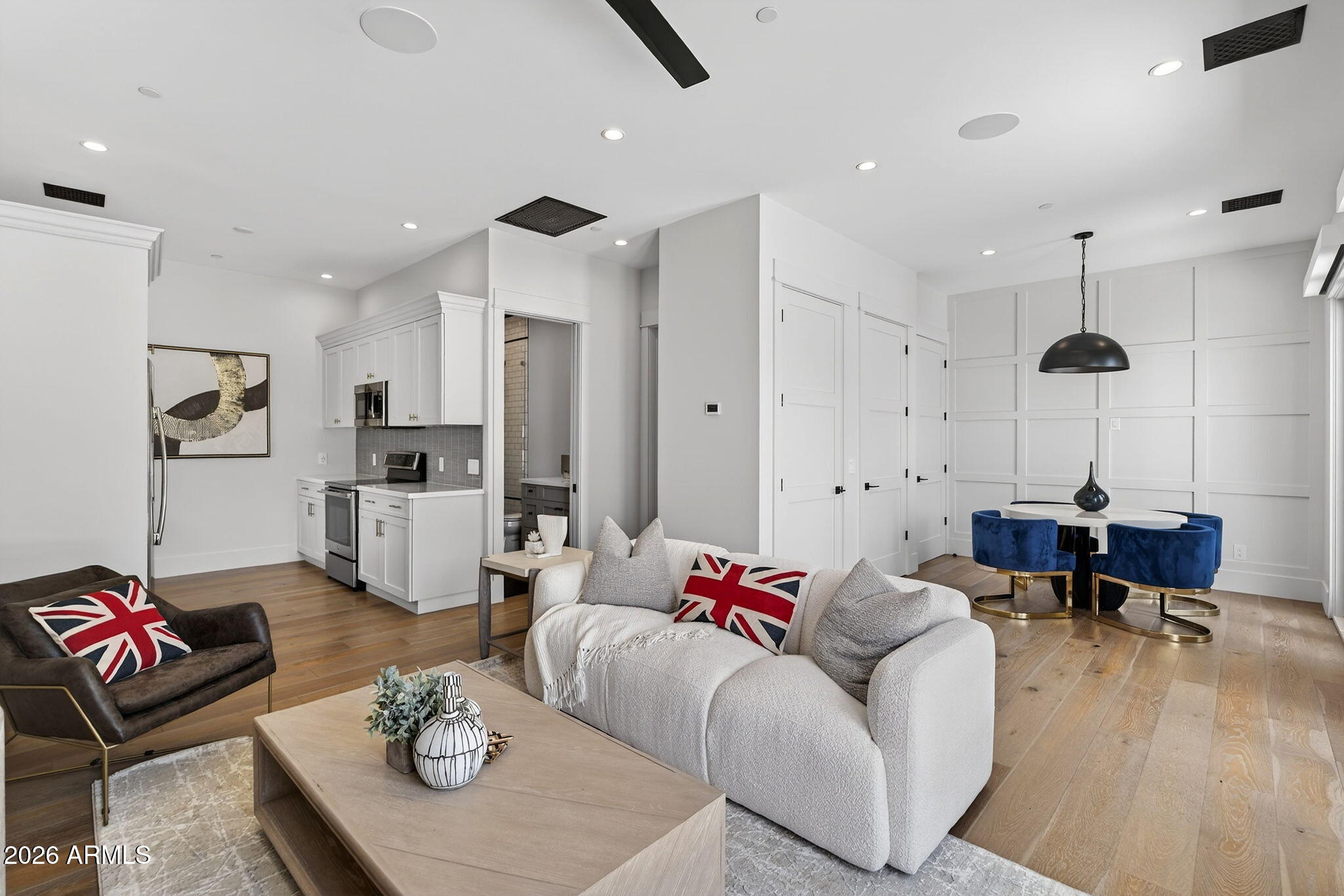 5617 E MONTECITO Avenue