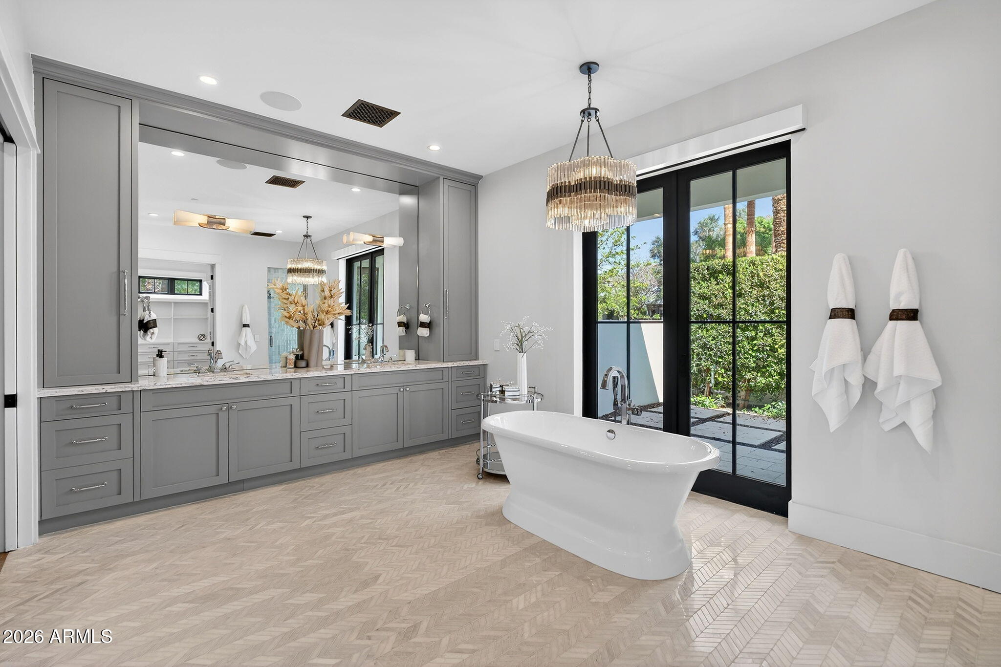 5617 E MONTECITO Avenue