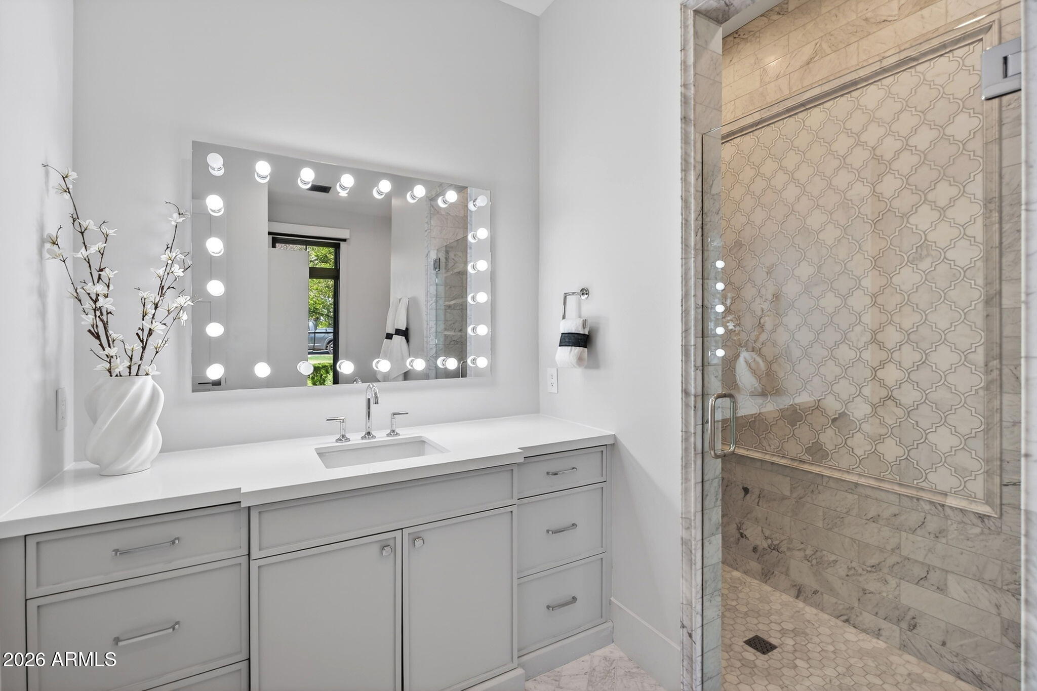 5617 E MONTECITO Avenue