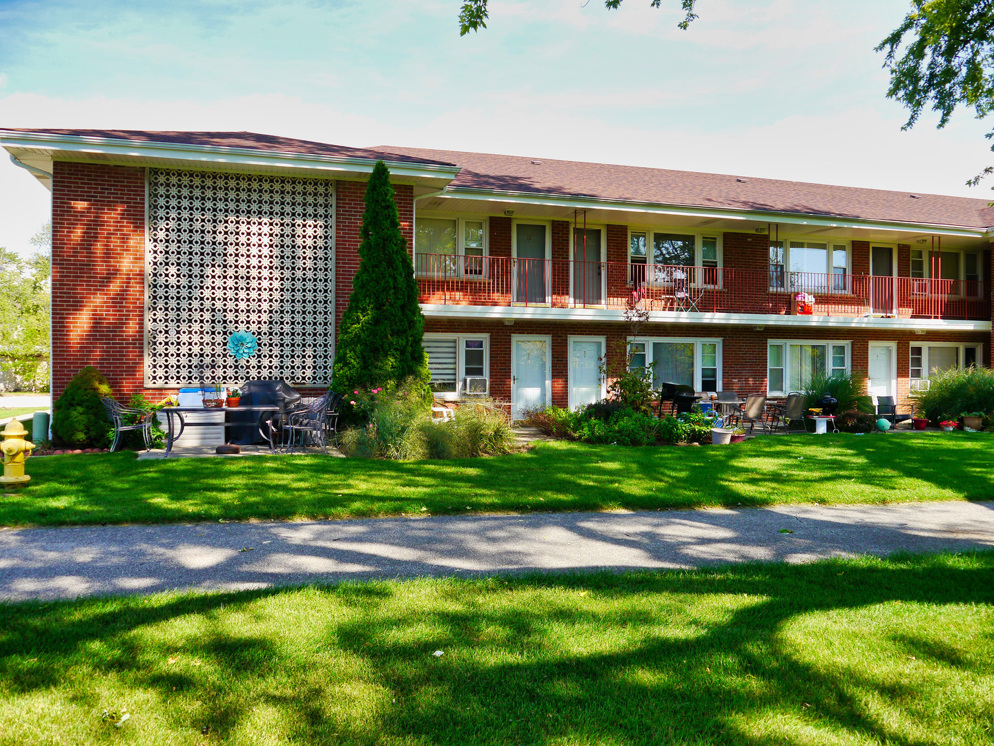 1107 HOLIDAY Lane Unit: 11