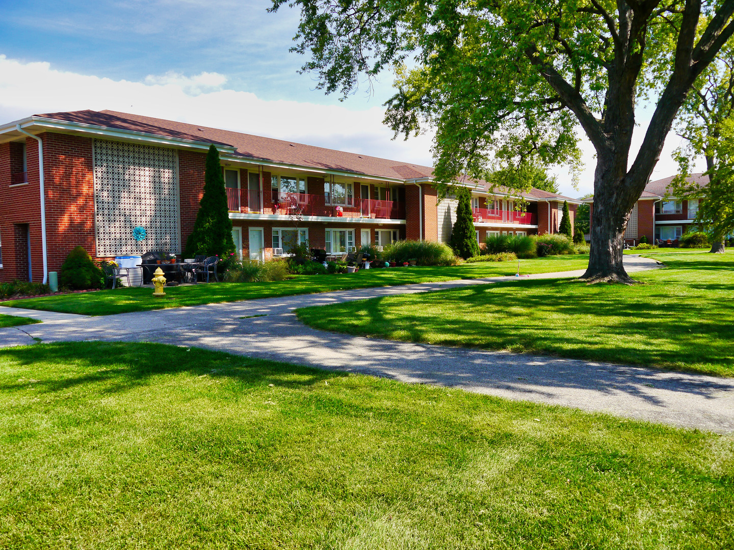 1107 HOLIDAY Lane Unit: 11