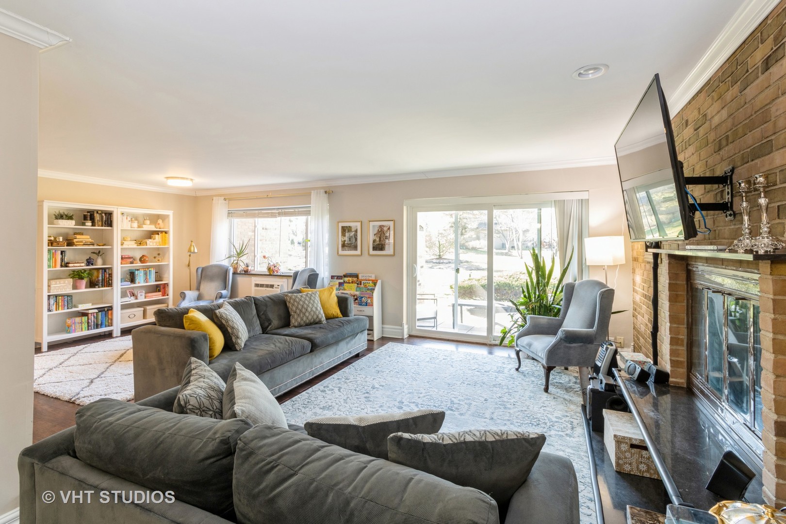 320 Claymoor Unit: 1E