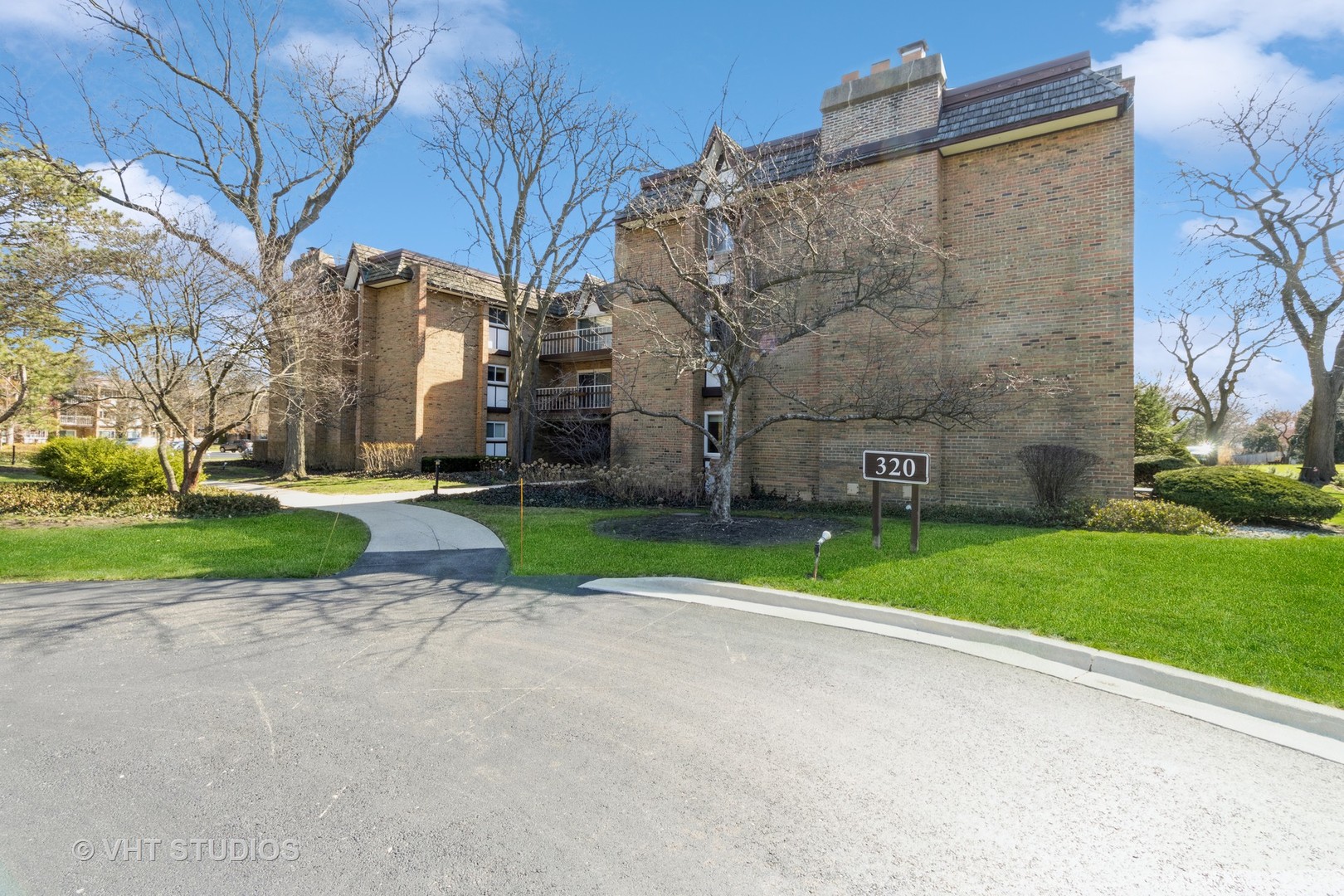 320 Claymoor Unit: 1E