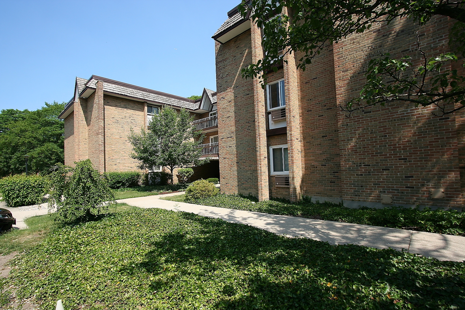 300 Claymoor Avenue Unit: 2C