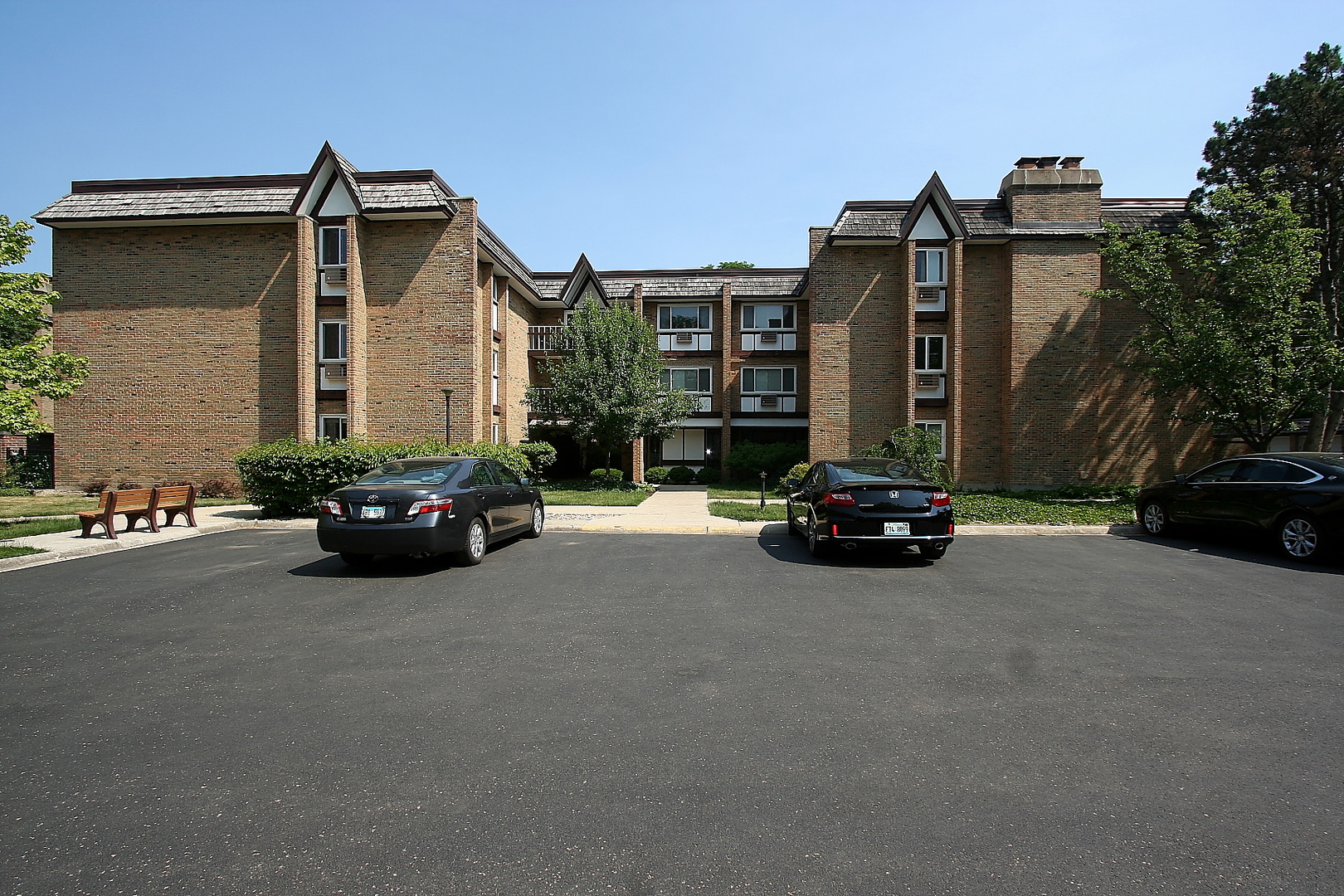 300 Claymoor Avenue Unit: 2C