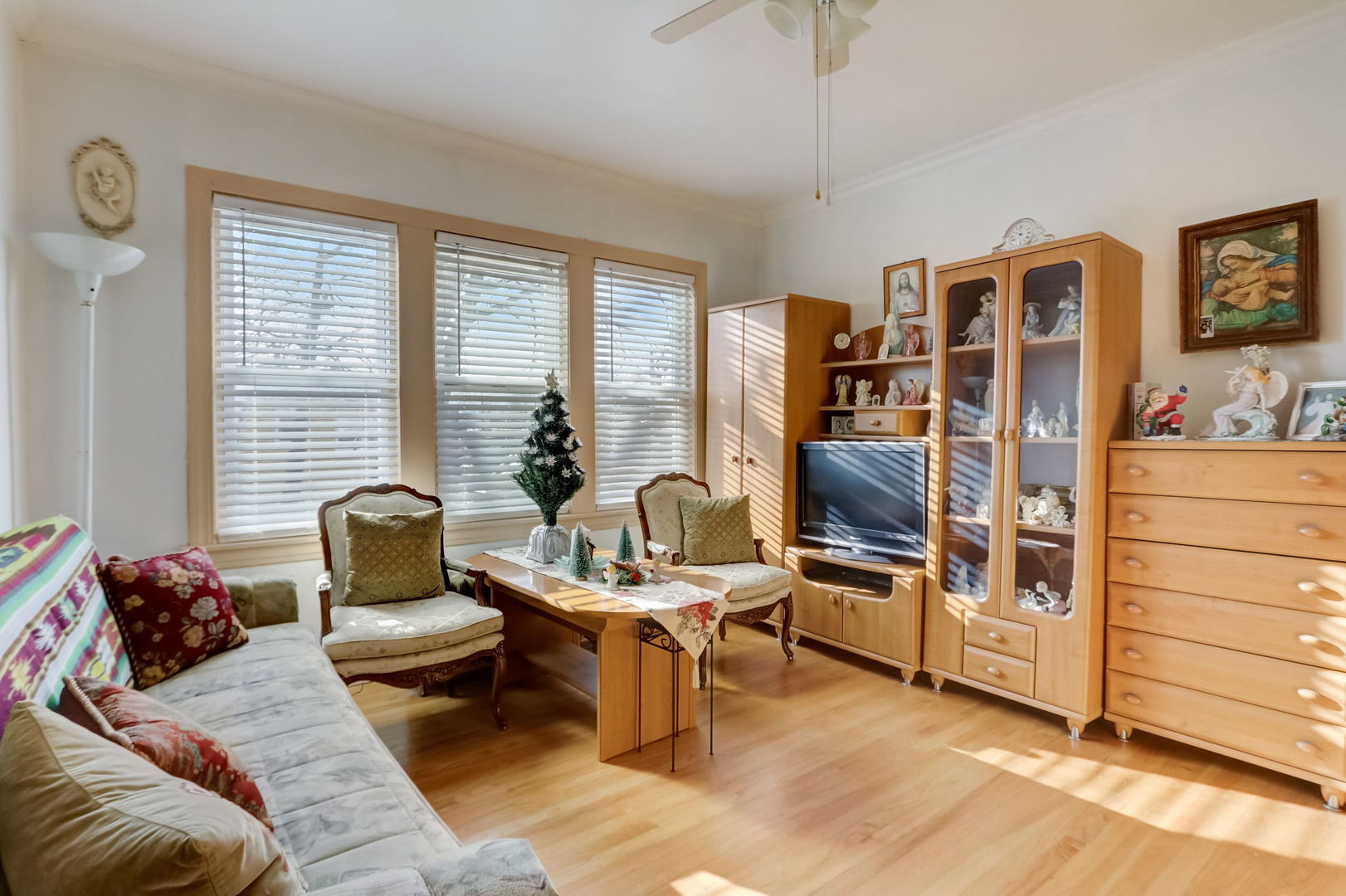 5504 W BARRY Avenue Unit: 2