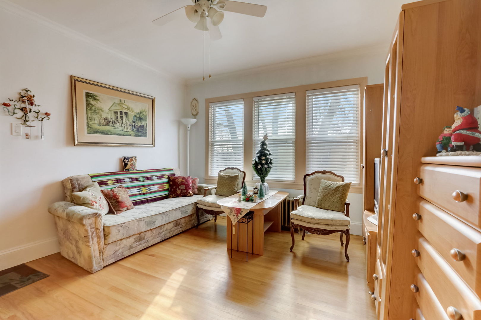 5504 W BARRY Avenue Unit: 2