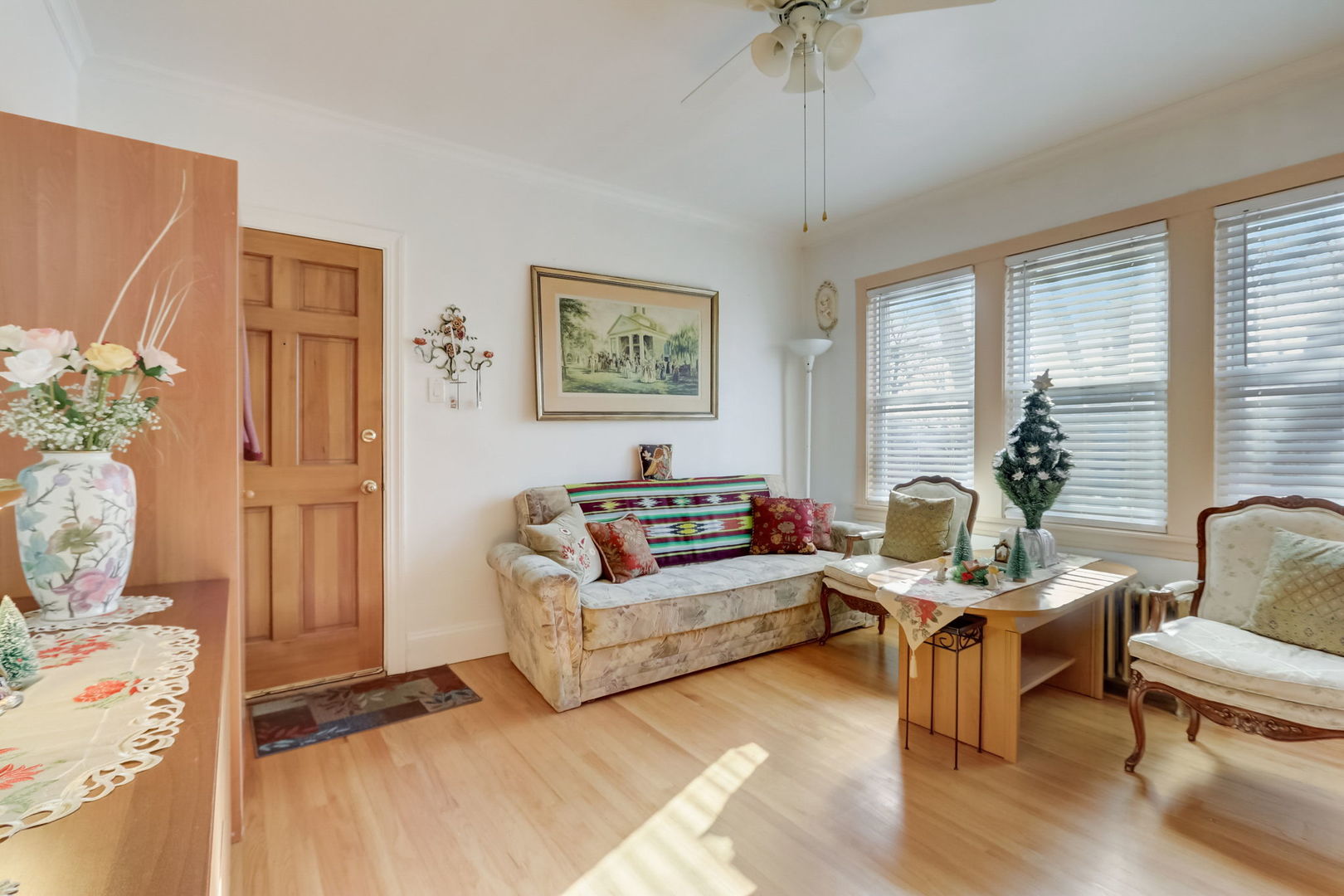 5504 W BARRY Avenue Unit: 2