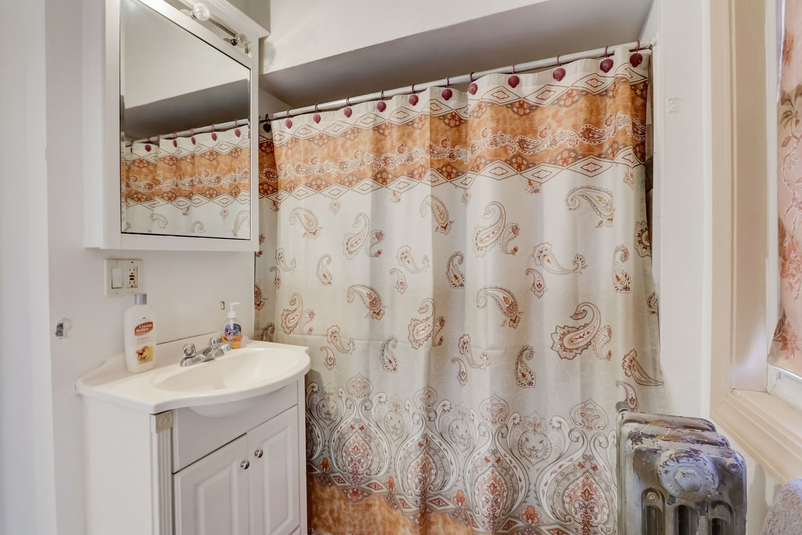 5504 W BARRY Avenue Unit: 2