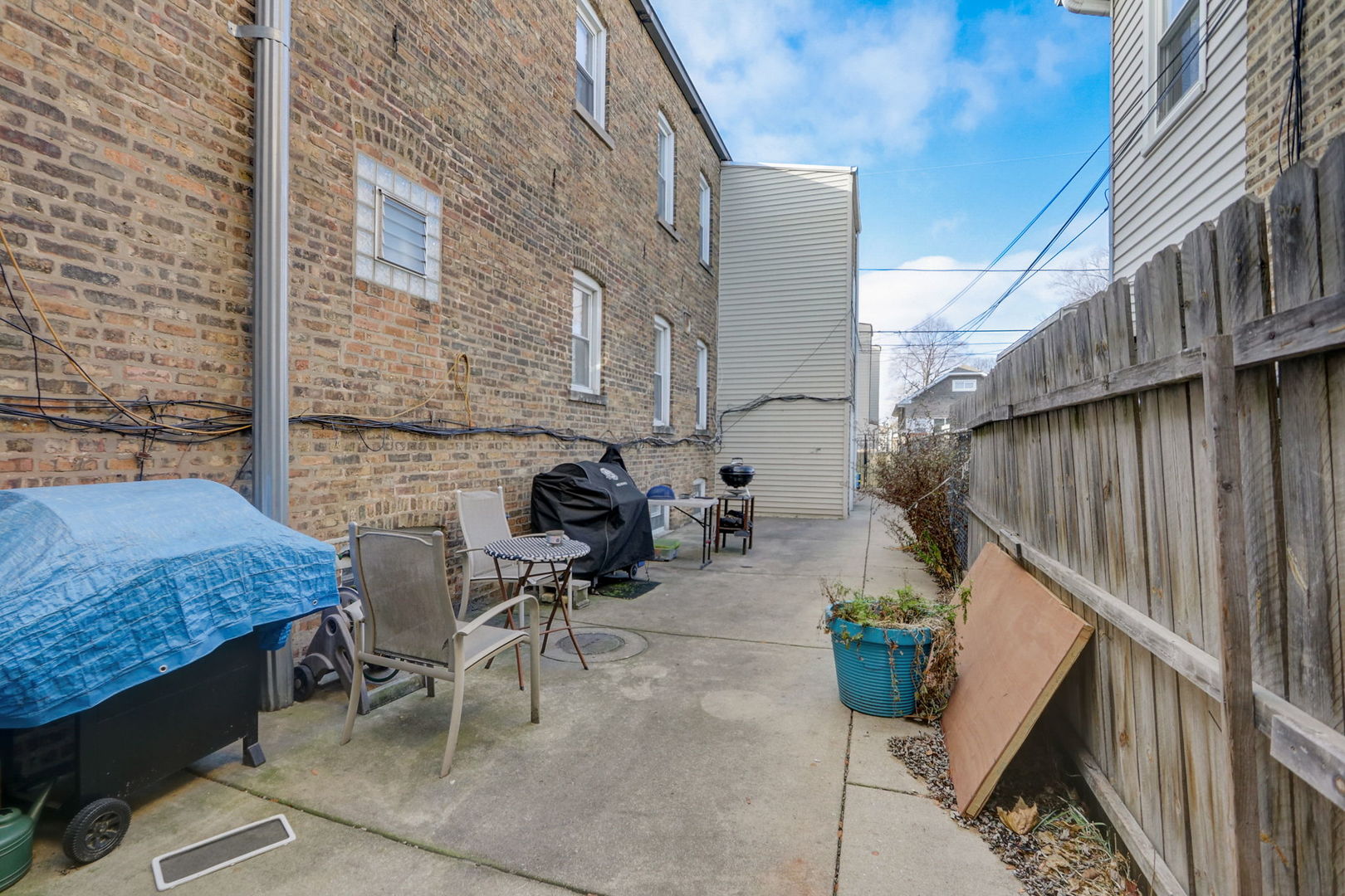 5504 W BARRY Avenue Unit: 2