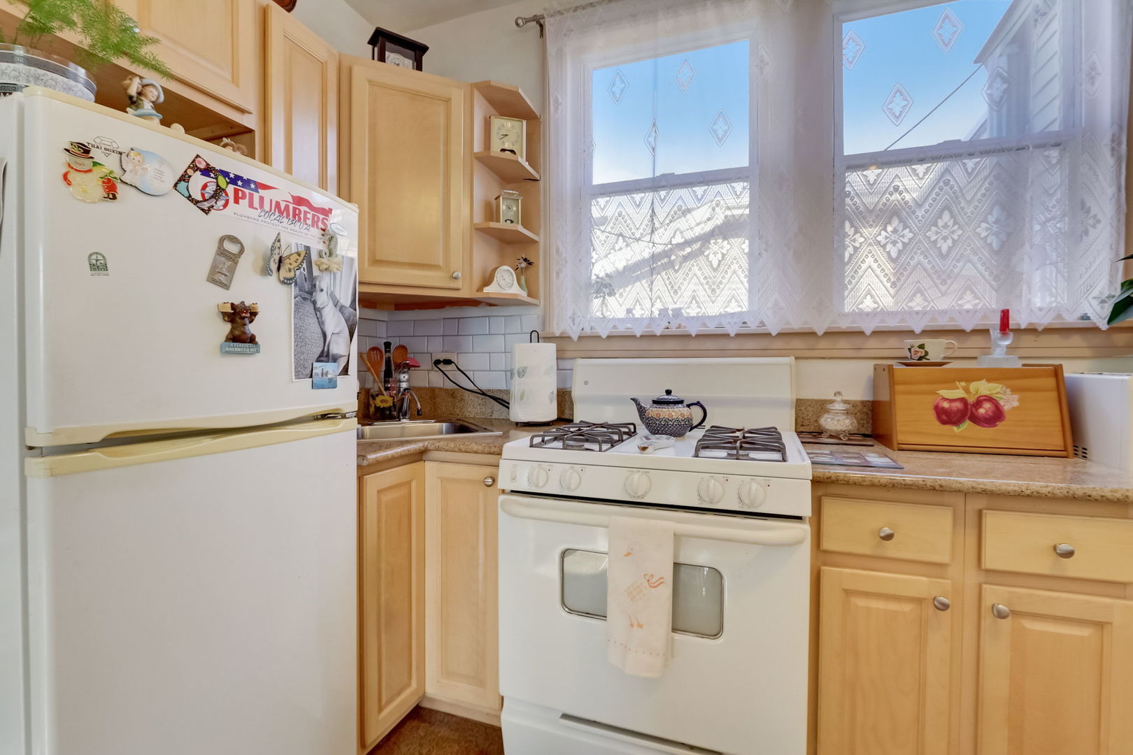 5504 W BARRY Avenue Unit: 2