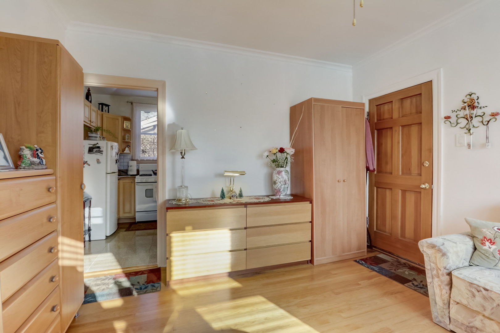 5504 W BARRY Avenue Unit: 2