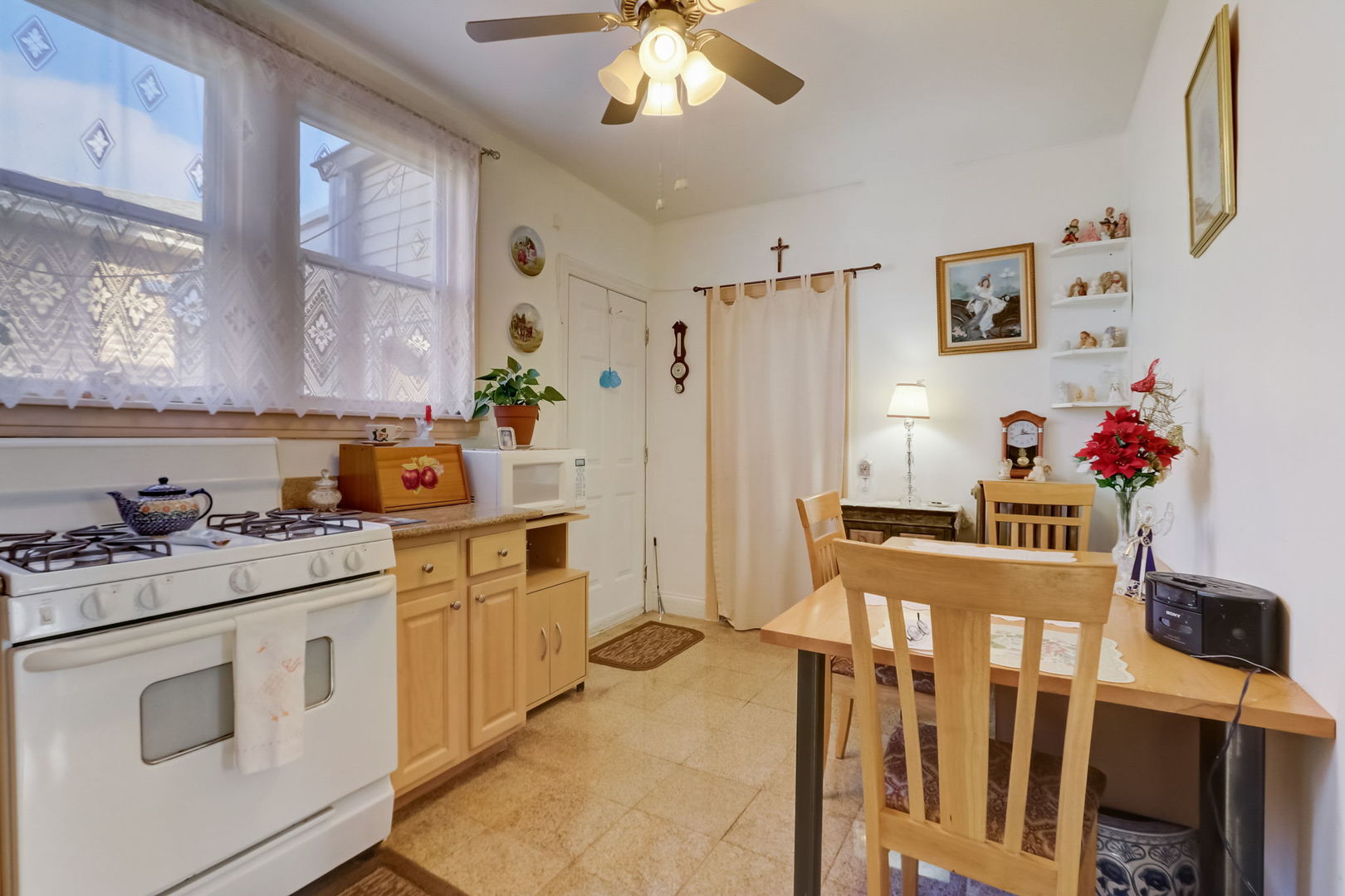 5504 W BARRY Avenue Unit: 2