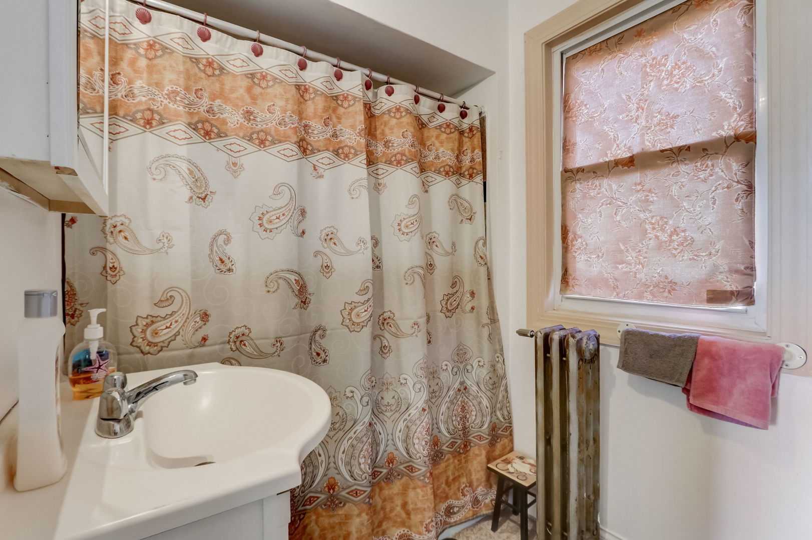 5504 W BARRY Avenue Unit: 2