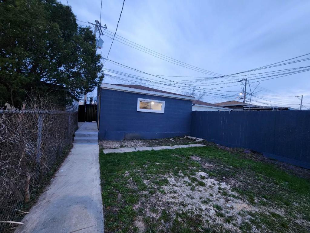 3046 S HOMAN Avenue